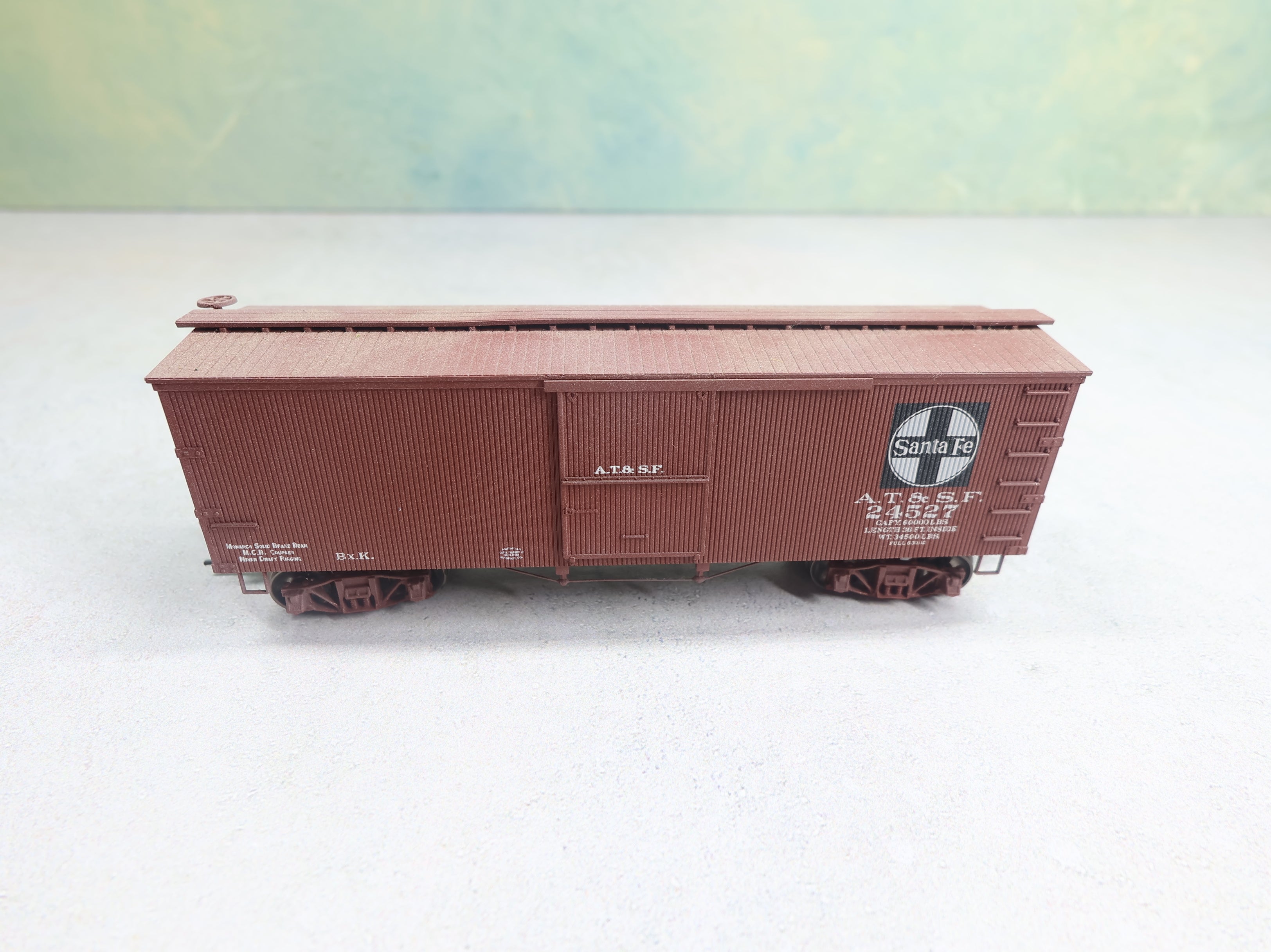 USED Athearn Roundhouse 84254 HO Scale 36' Wooden Box Car Santa Fe ATSF #24527