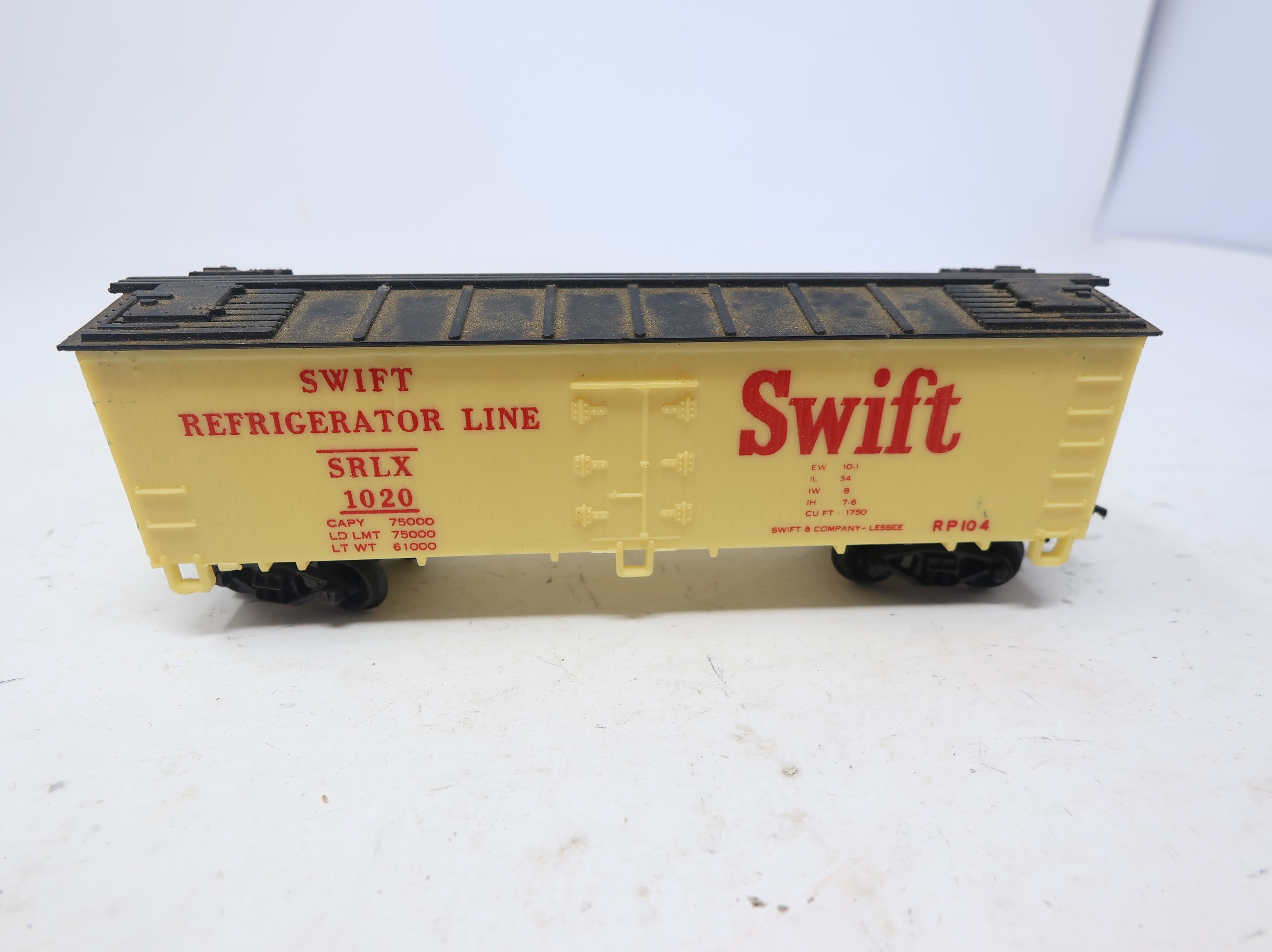 USED Life-Like HO Scale Wooden Reefer Swift SRLX #1020