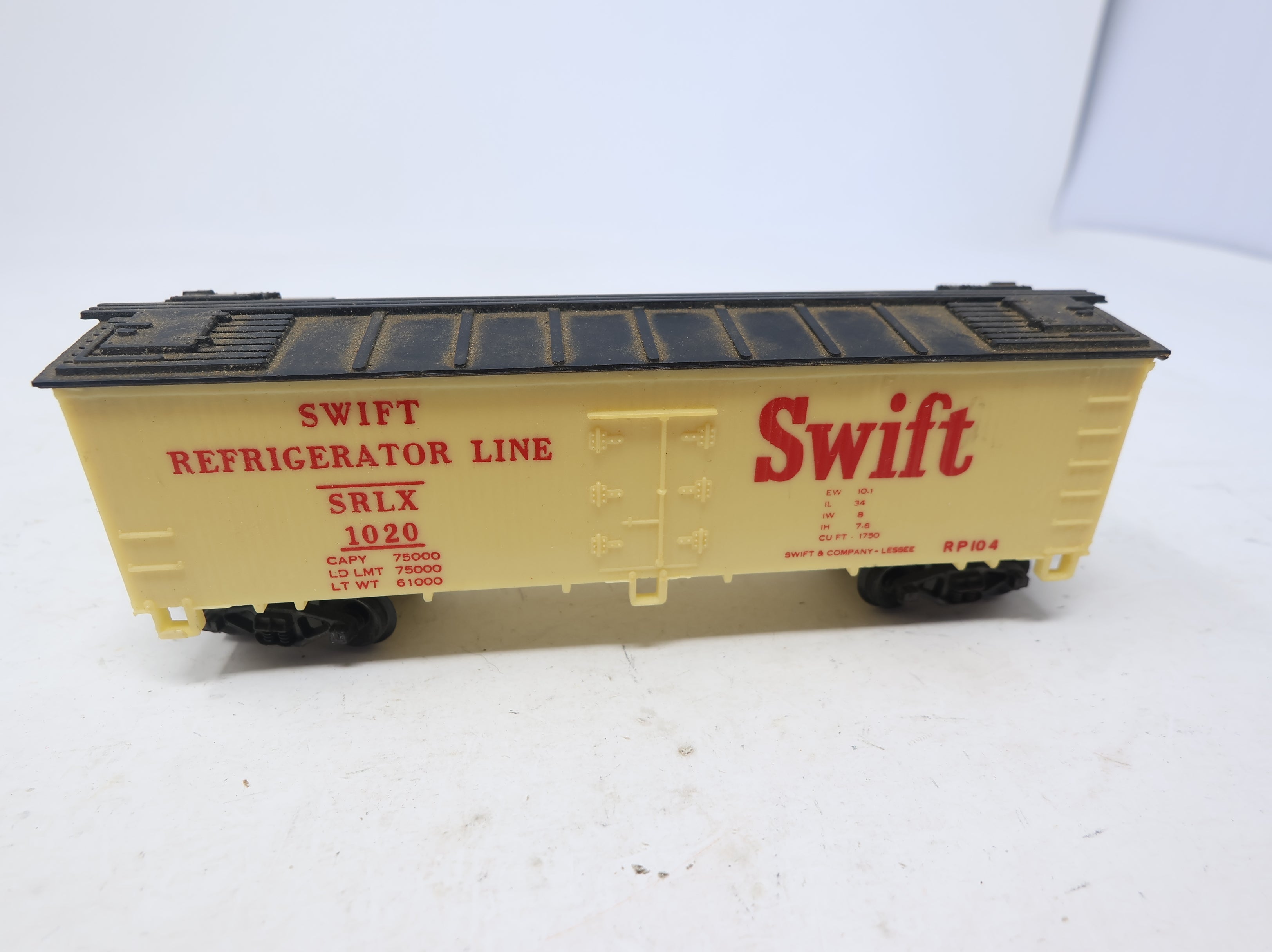 USED Life-Like HO Scale Wooden Reefer Swift SRLX #1020