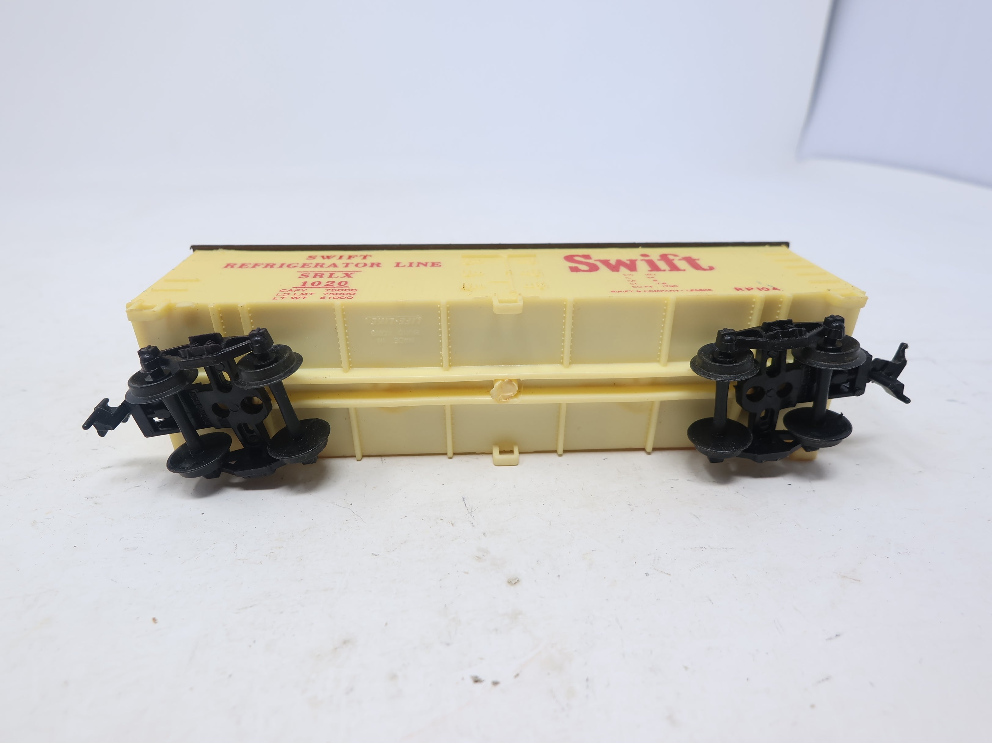 USED Life-Like HO Scale Wooden Reefer Swift SRLX #1020