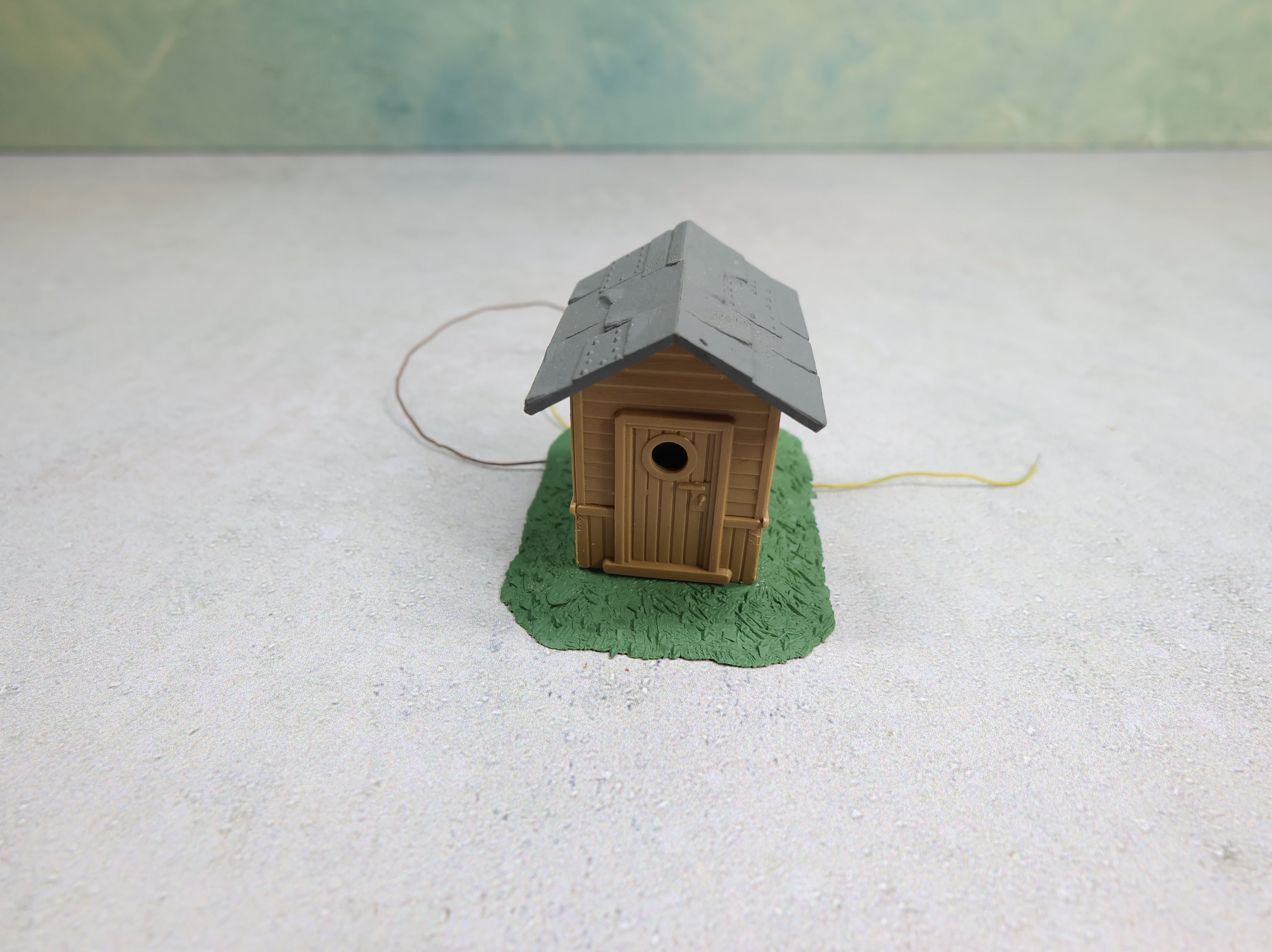USED HO Scale Lighted Shed (tested)