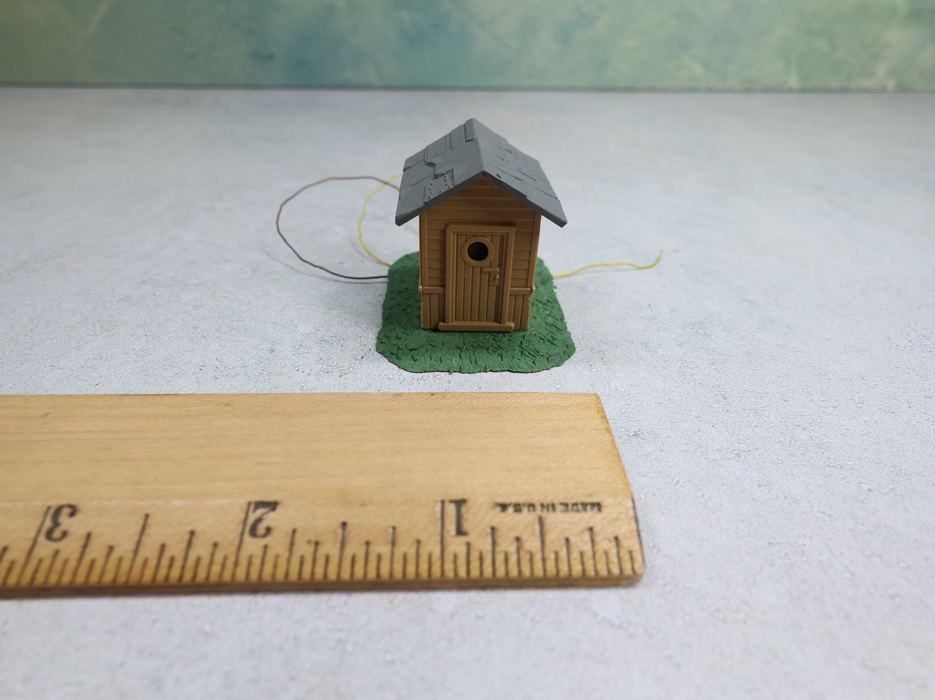 USED HO Scale Lighted Shed (tested)