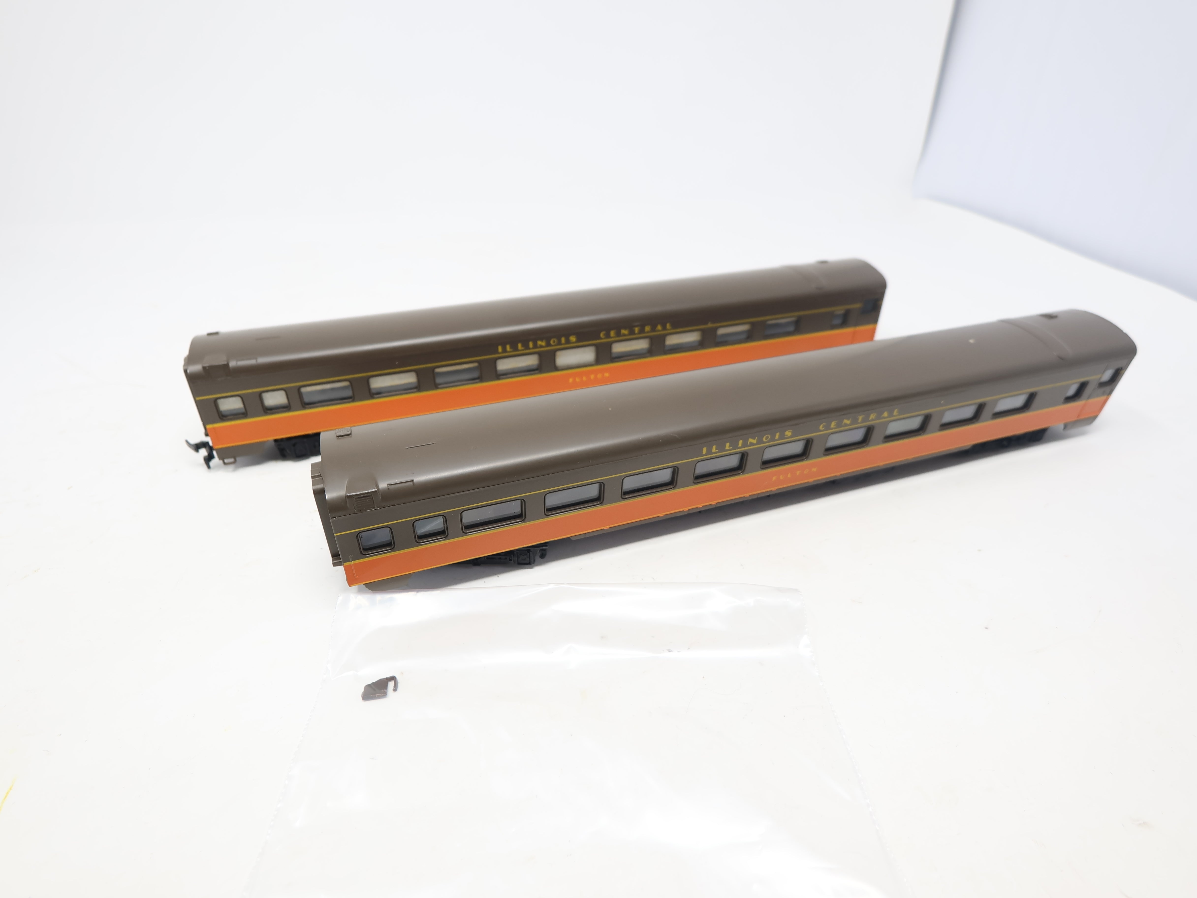 USED Rivarossi HO Scale, Lot of 2 Passenger Car, Illinois Central , Fulton
