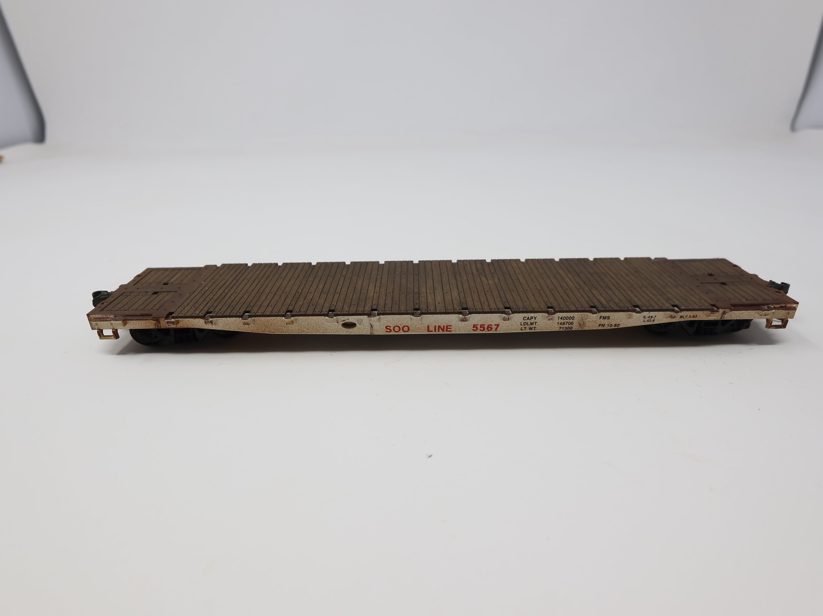 USED Walthers HO Scale 52'6" Flat Car SOO Line #5567 Weathered