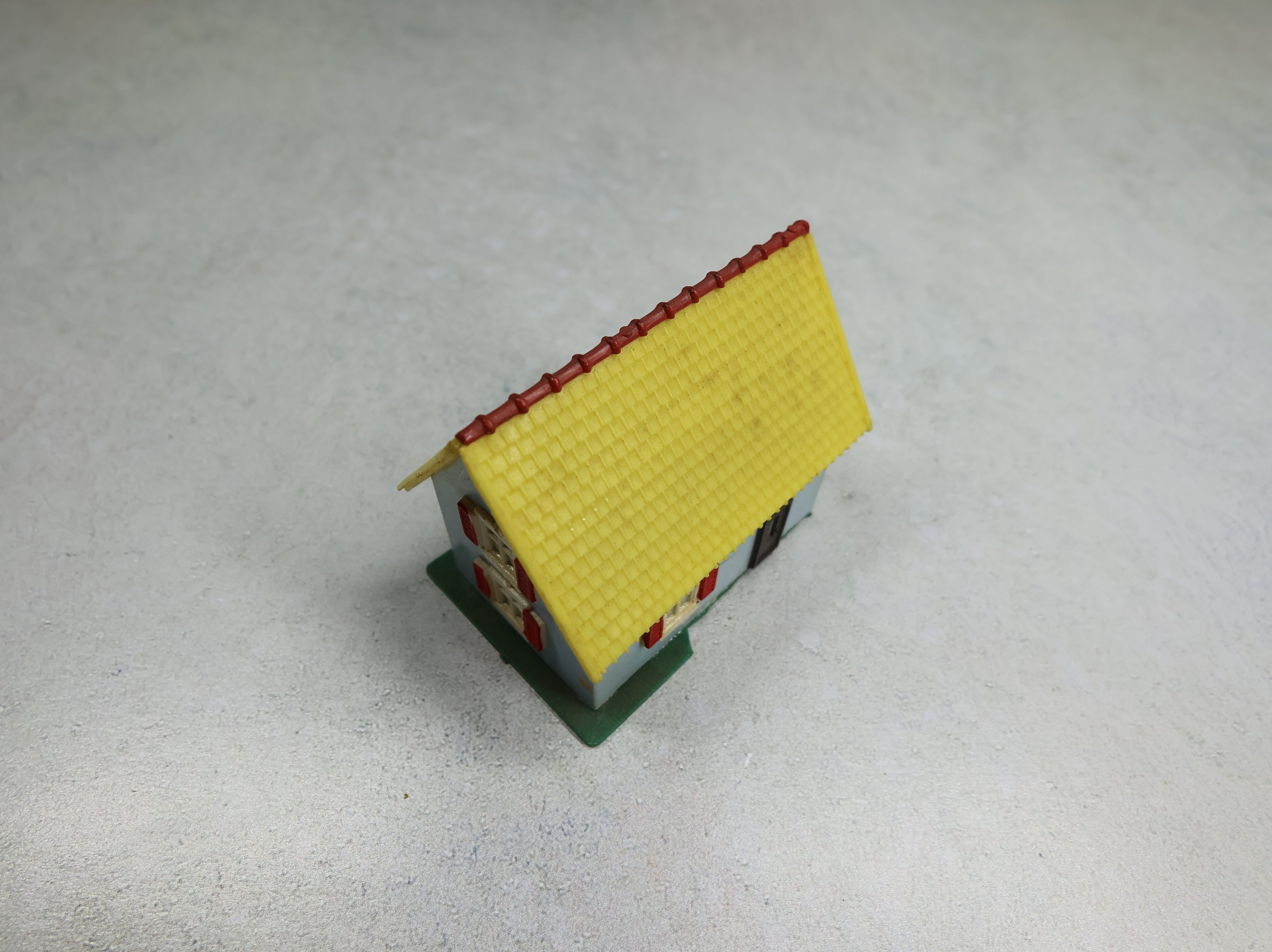 USED Hoffman N Scale Blue & Yellow Village Home