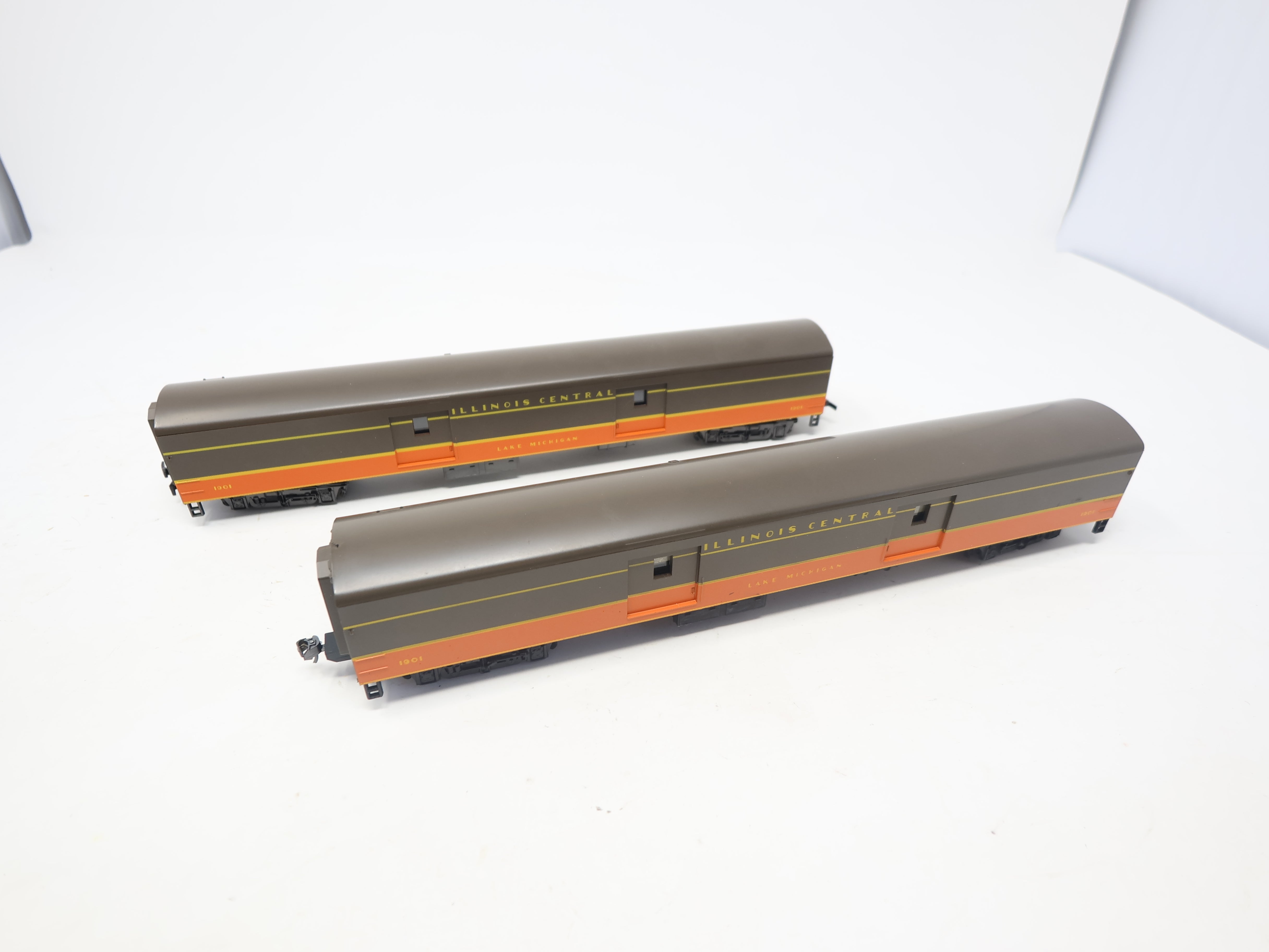 USED Rivarossi HO Scale, Lot of 2 Baggage Passenger Cars, Illinois Central , Lake Michigan