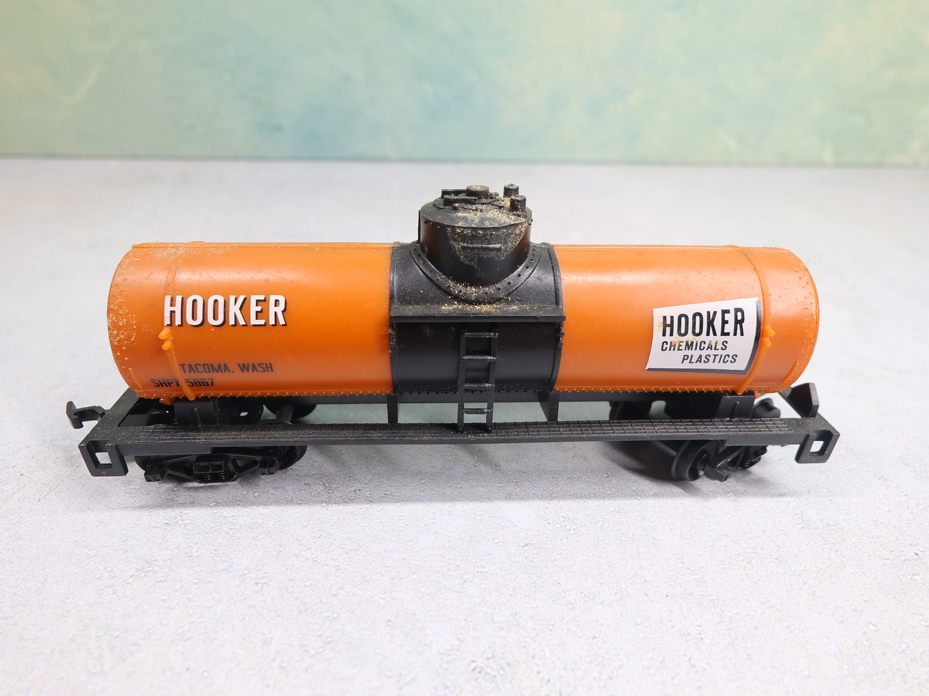 USED Life-Like HO Scale Single Dome Tank Car Hooker Chemical SHPX #5867