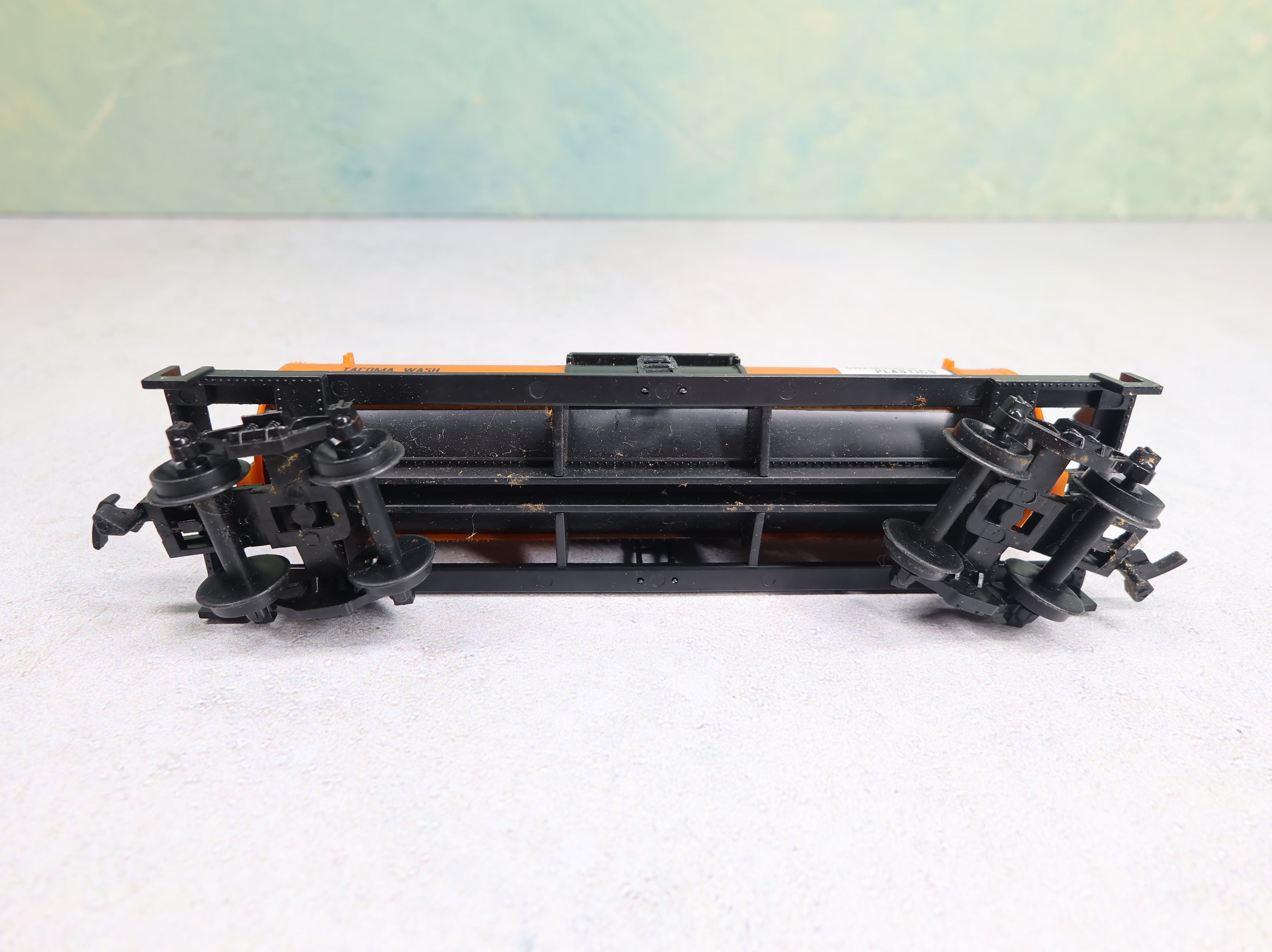 USED Life-Like HO Scale Single Dome Tank Car Hooker Chemical SHPX #5867