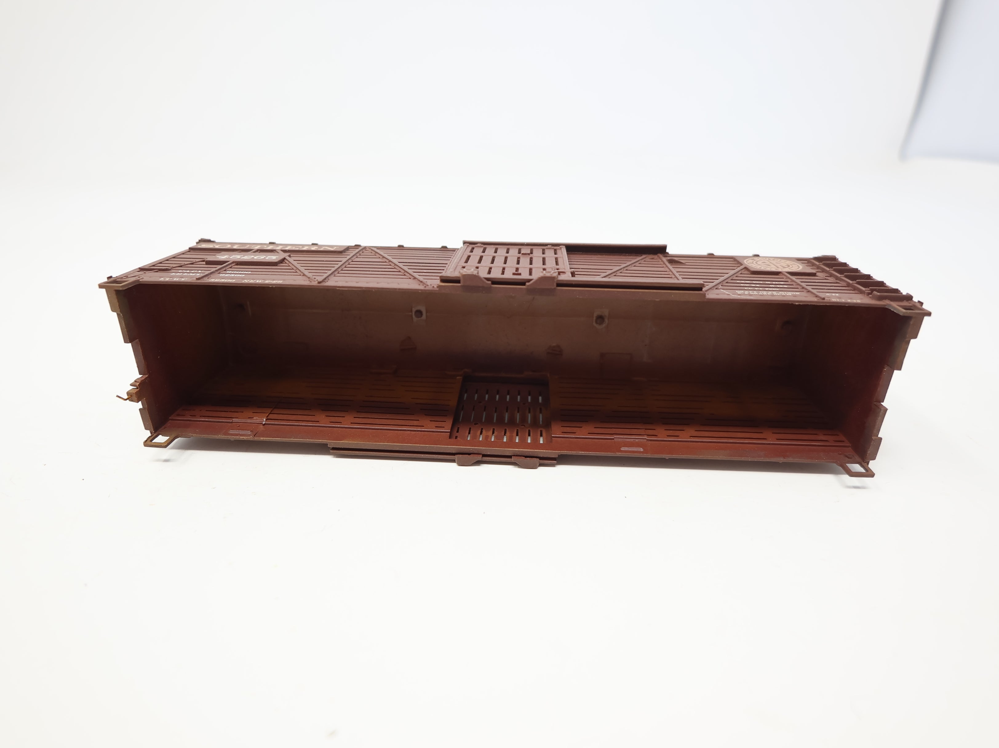 USED HO Scale Cattle Stock Car Southern #45265 Weathered