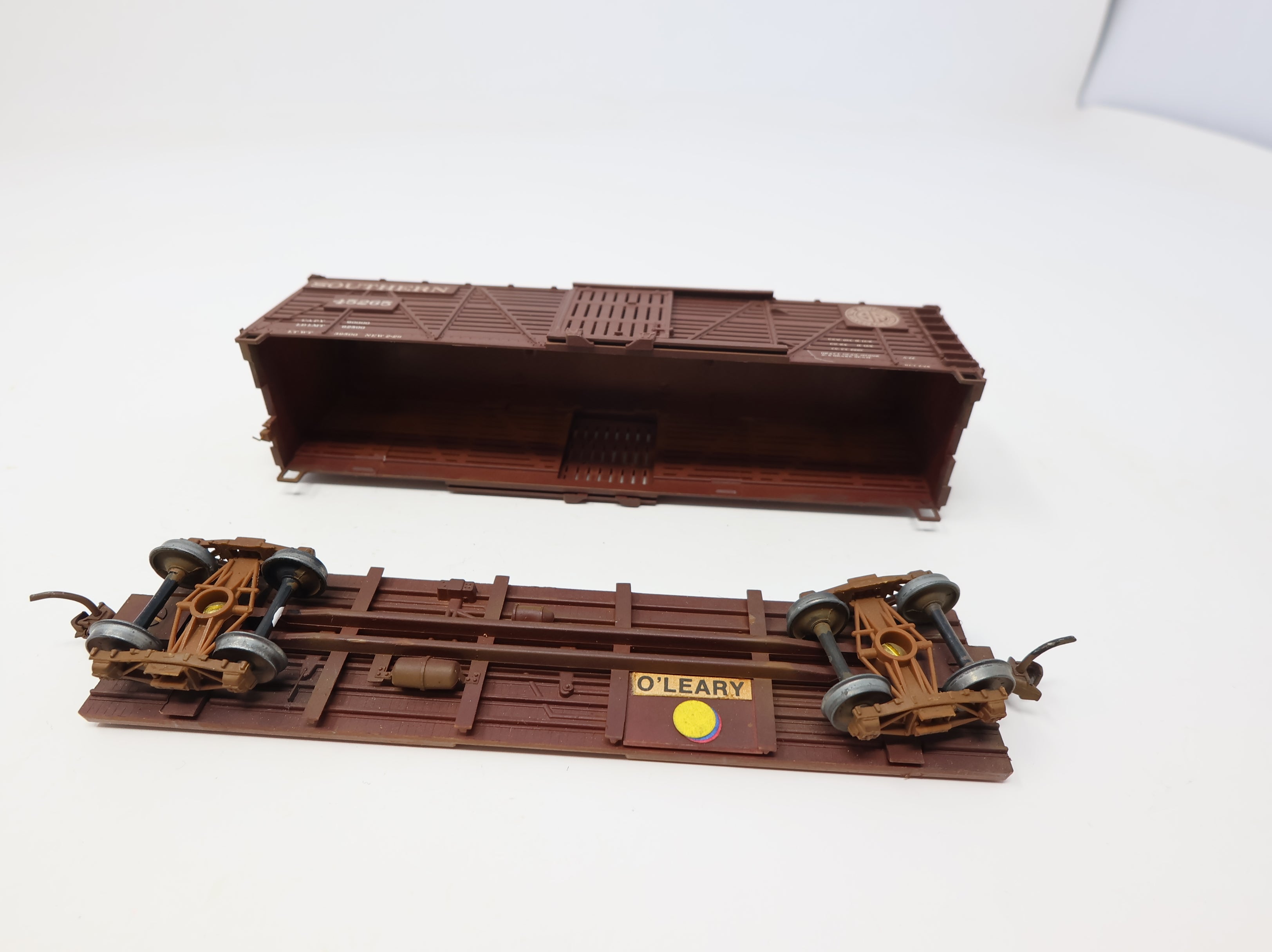 USED HO Scale Cattle Stock Car Southern #45265 Weathered