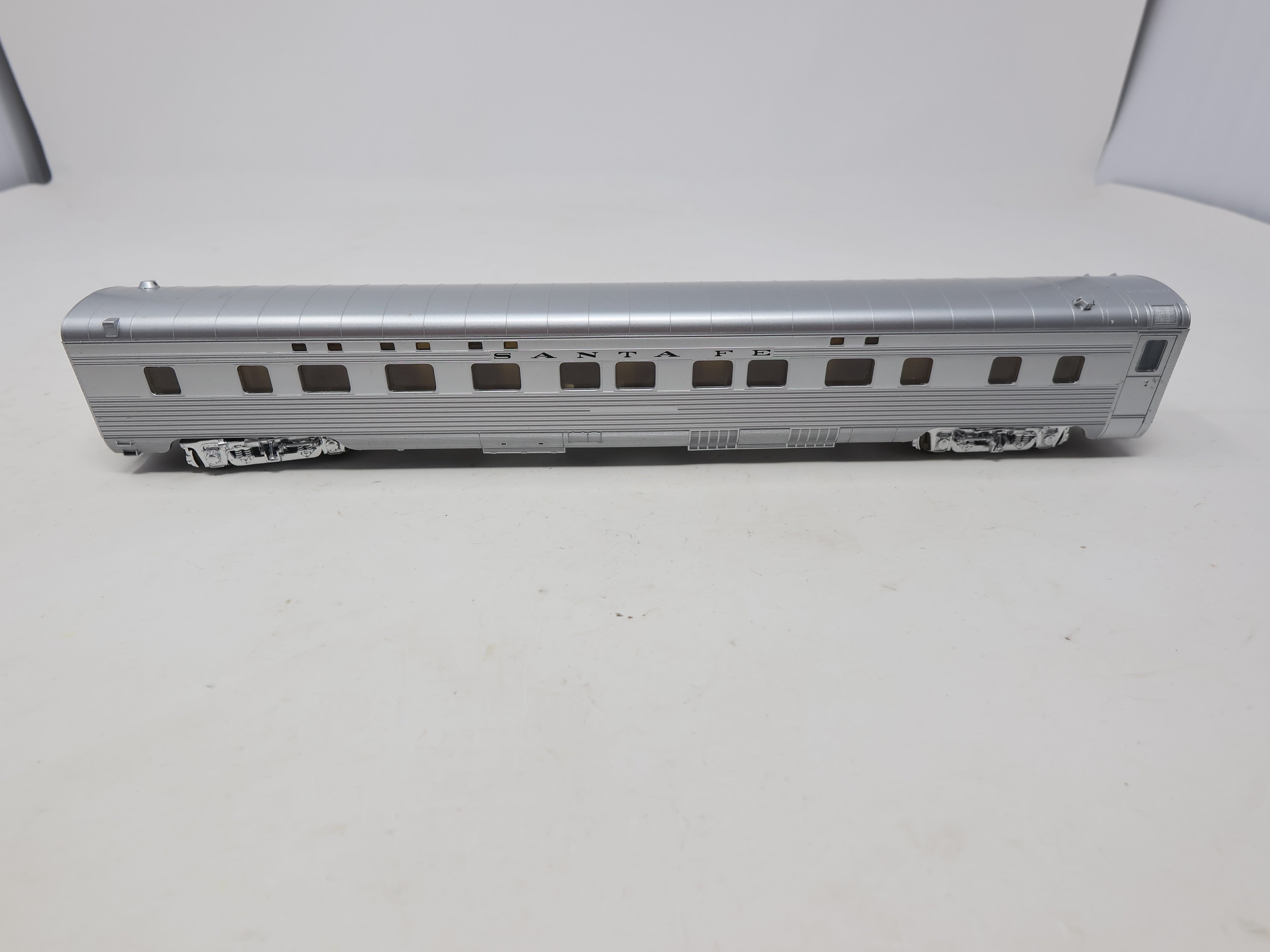 USED Walthers HO Scale, Super Chief Passenger Car, Santa Fe