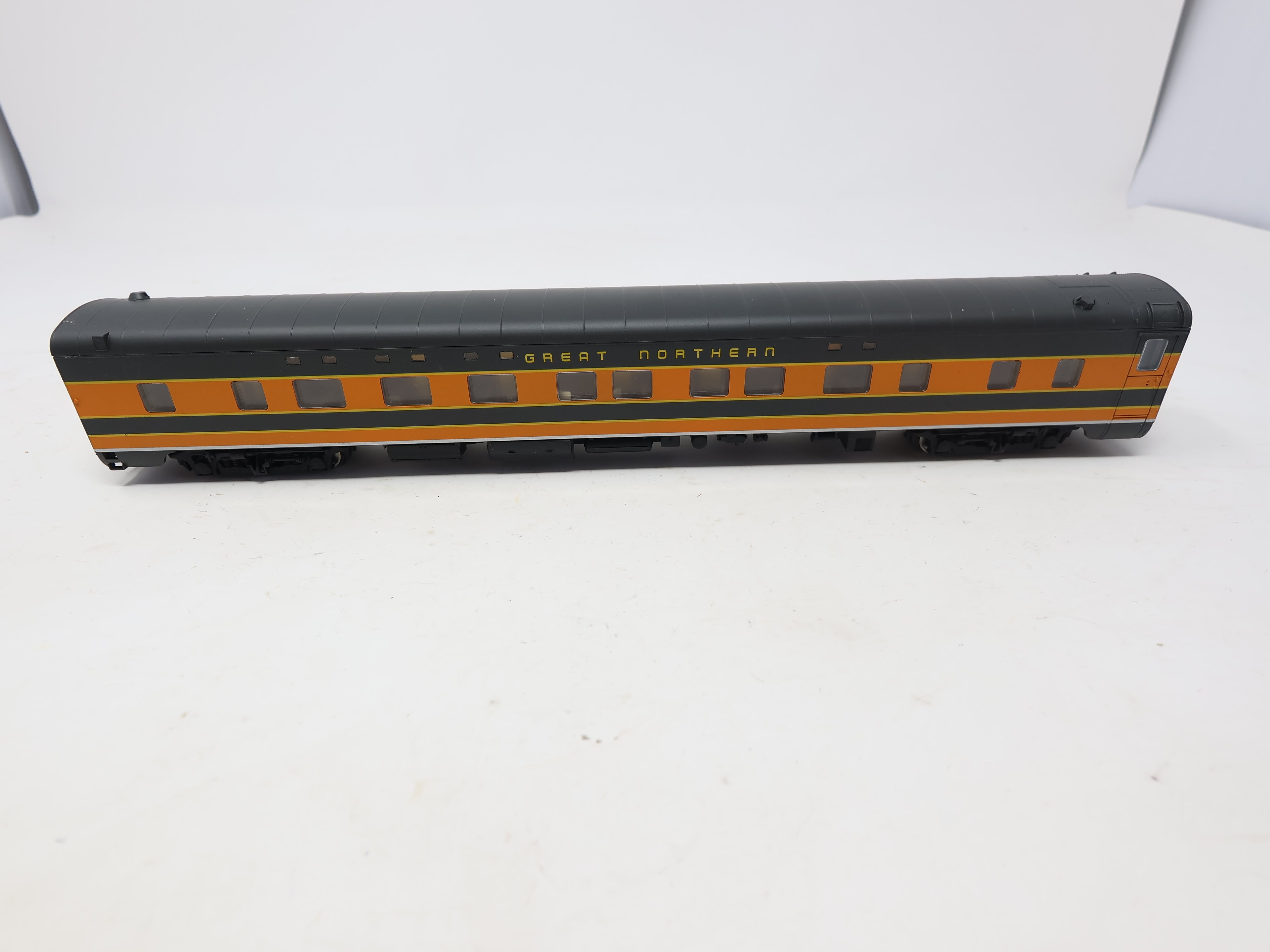 USED Walthers HO Scale, Passenger Car, Great Northern