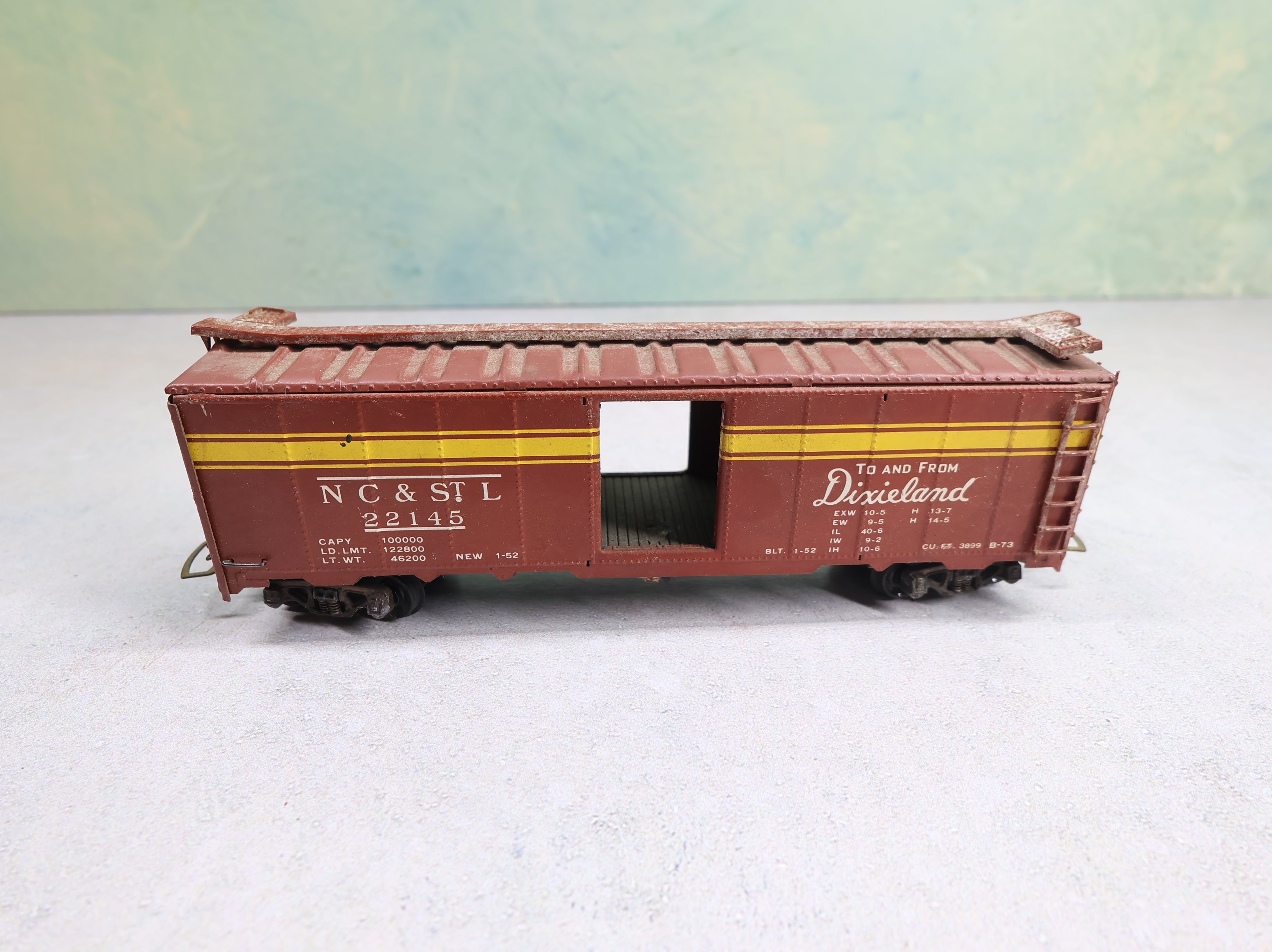 USED Varney HO Scale 40' Box Car Nashville Chattanooga & St Louis NC&StL #22145 Euro Couplers