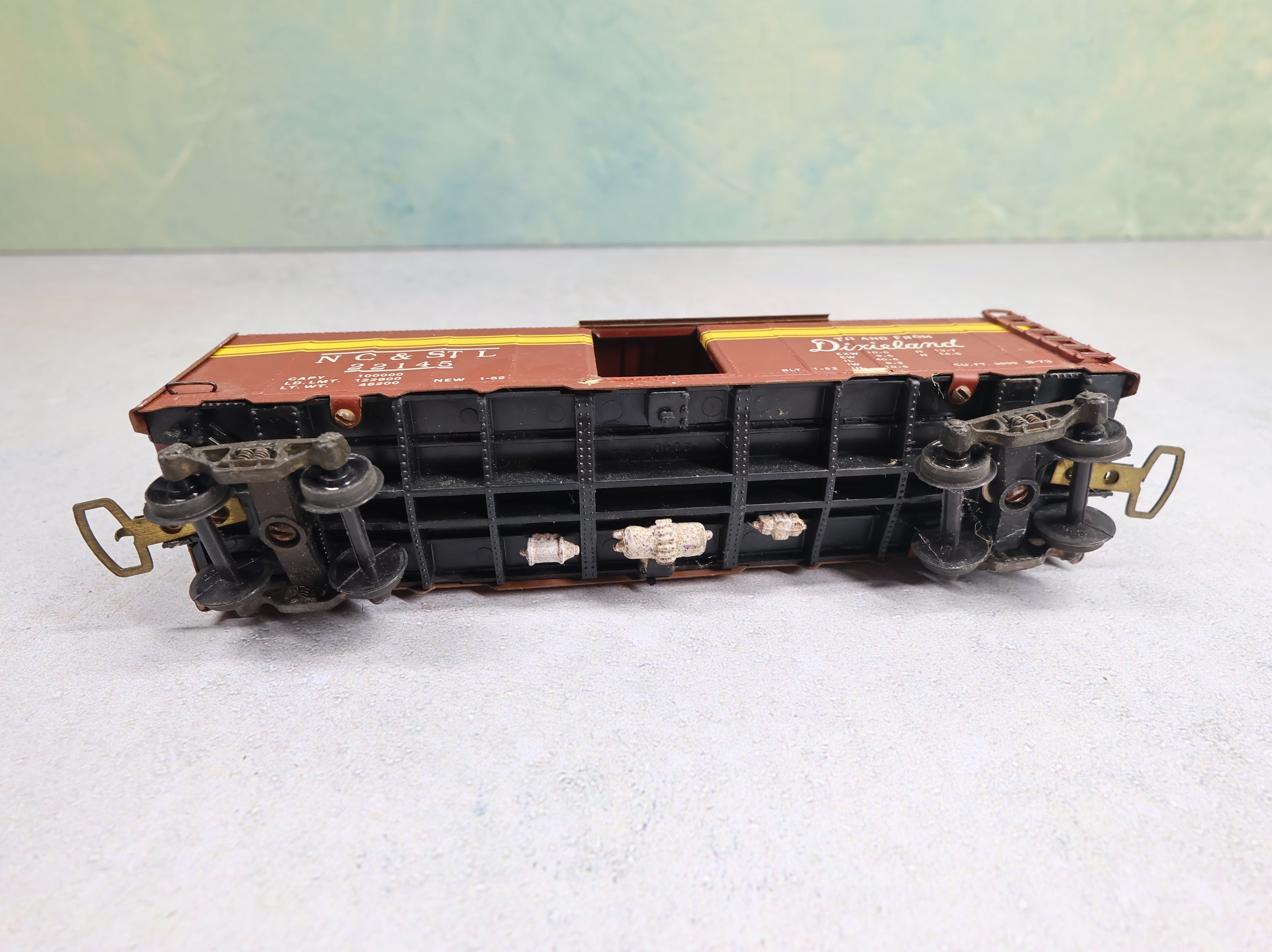 USED Varney HO Scale 40' Box Car Nashville Chattanooga & St Louis NC&StL #22145 Euro Couplers
