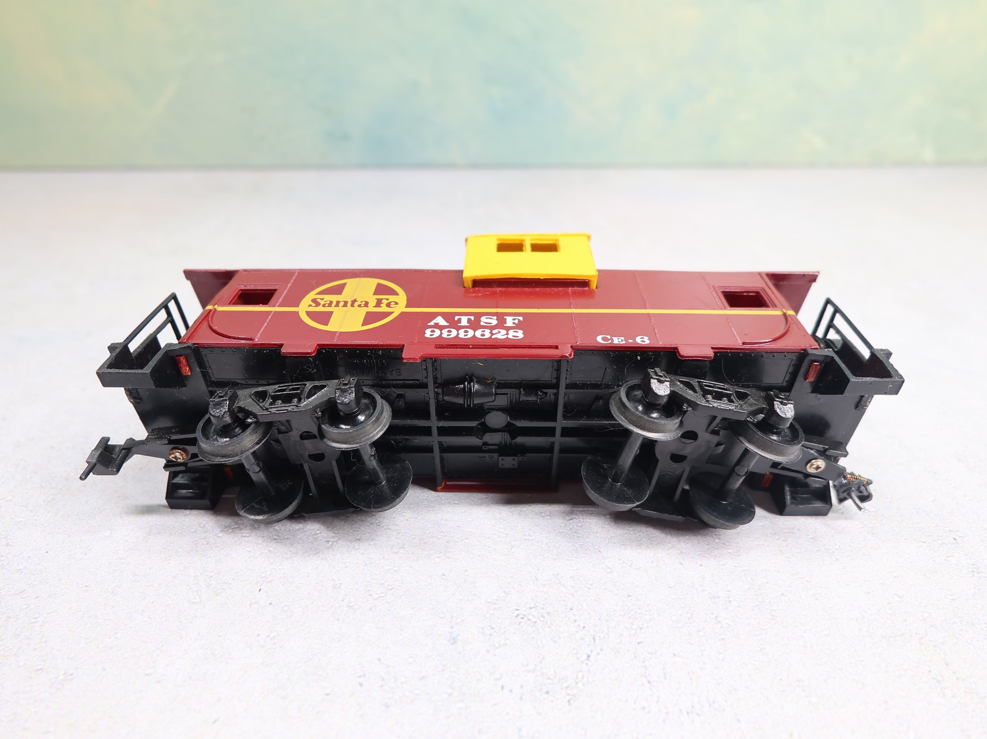USED Bachmann HO Scale Caboose Santa Fe ATSF #999628