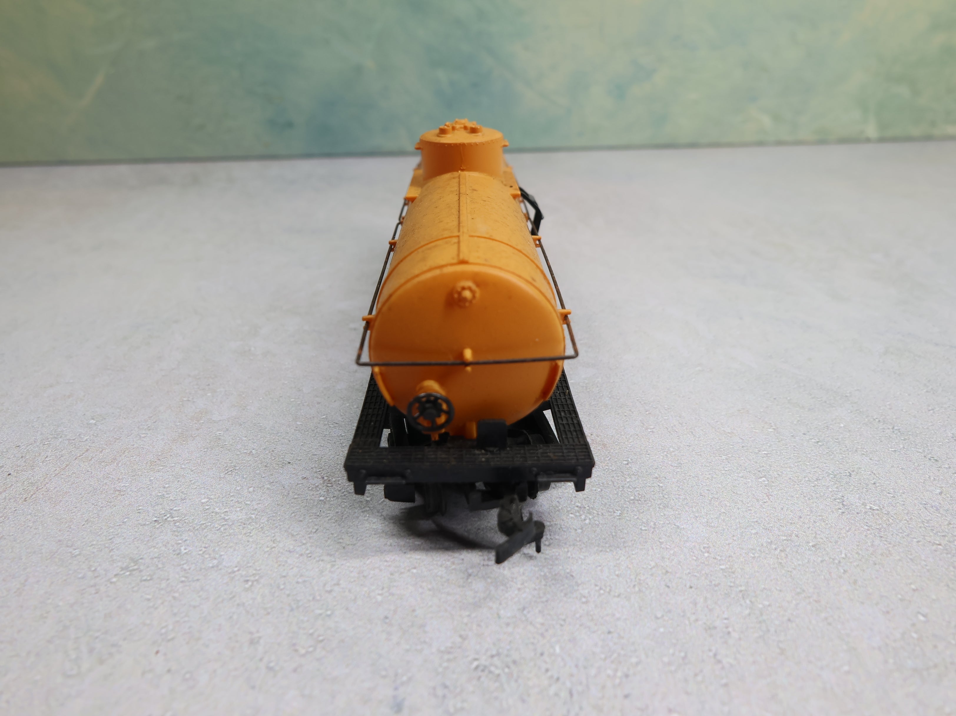 USED Tyco HO Scale Single Dome Tank Car Shell