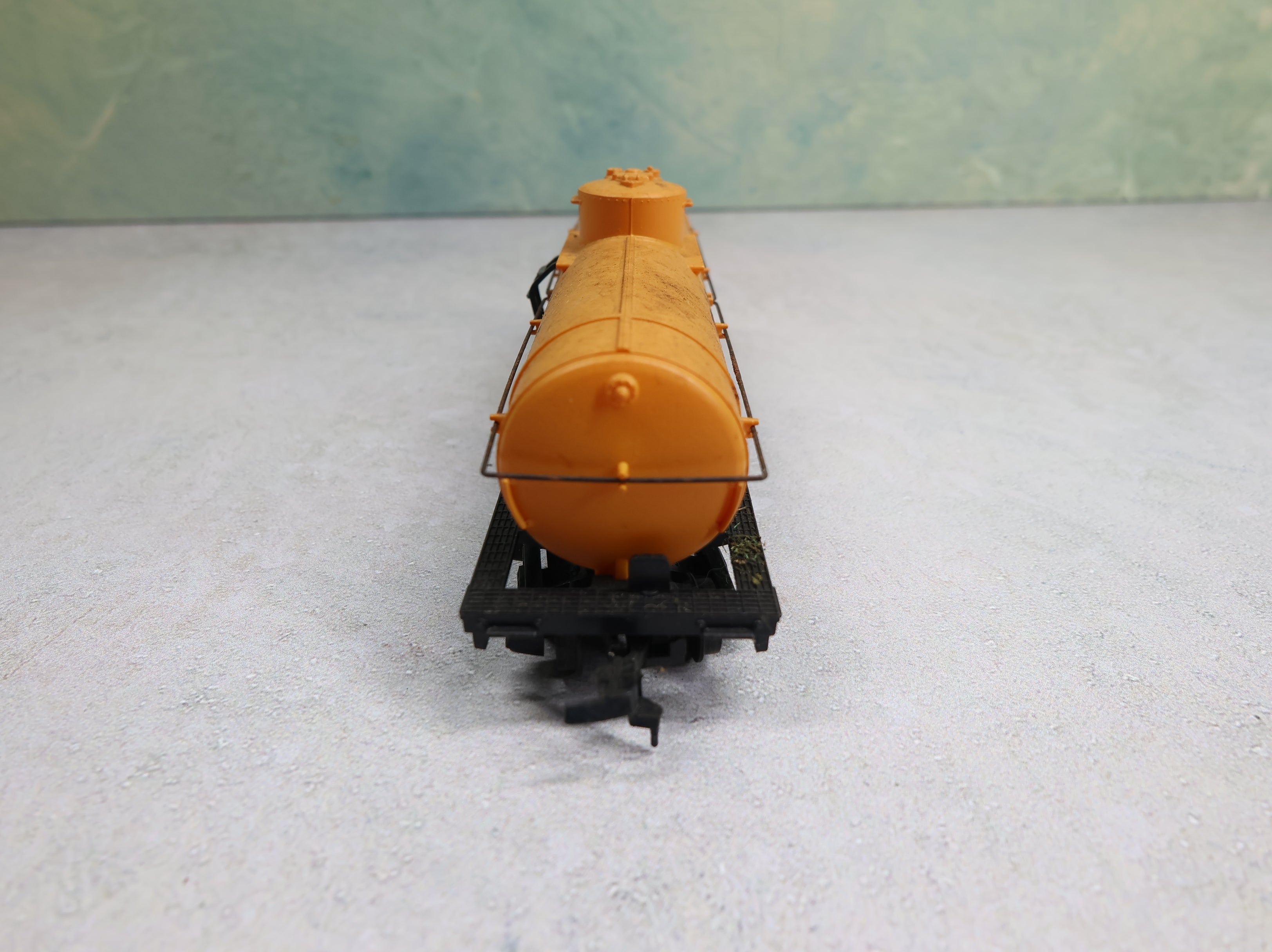 USED Tyco HO Scale Single Dome Tank Car Shell
