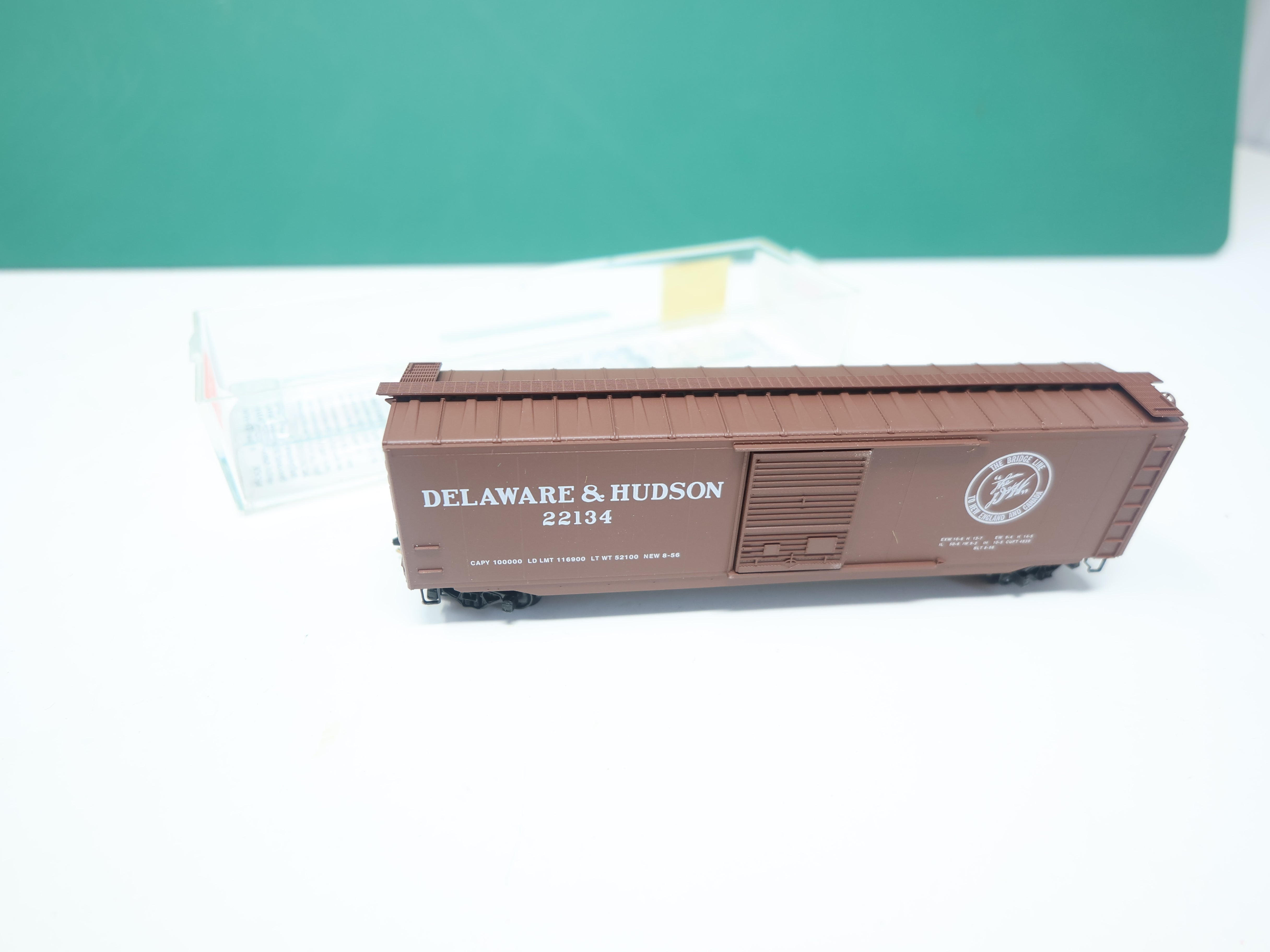 USED Micro-Trains 31070 N Scale, 50' Standard Box Car Single Door, Delaware and Hudson DH #22134
