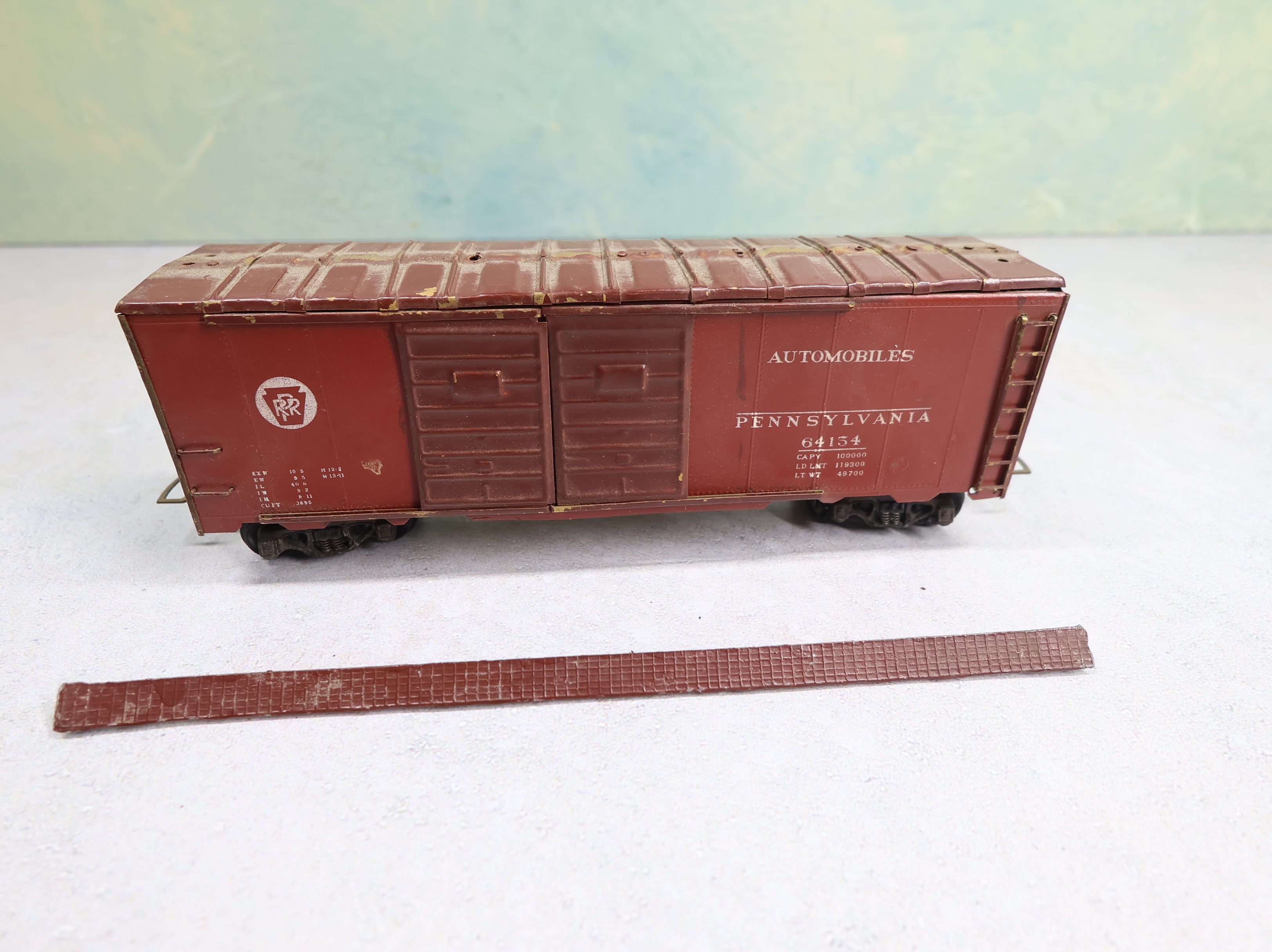 USED HO Scale 40' Box Car Pennsylvania #64154 Automobiles, Euro Couplers