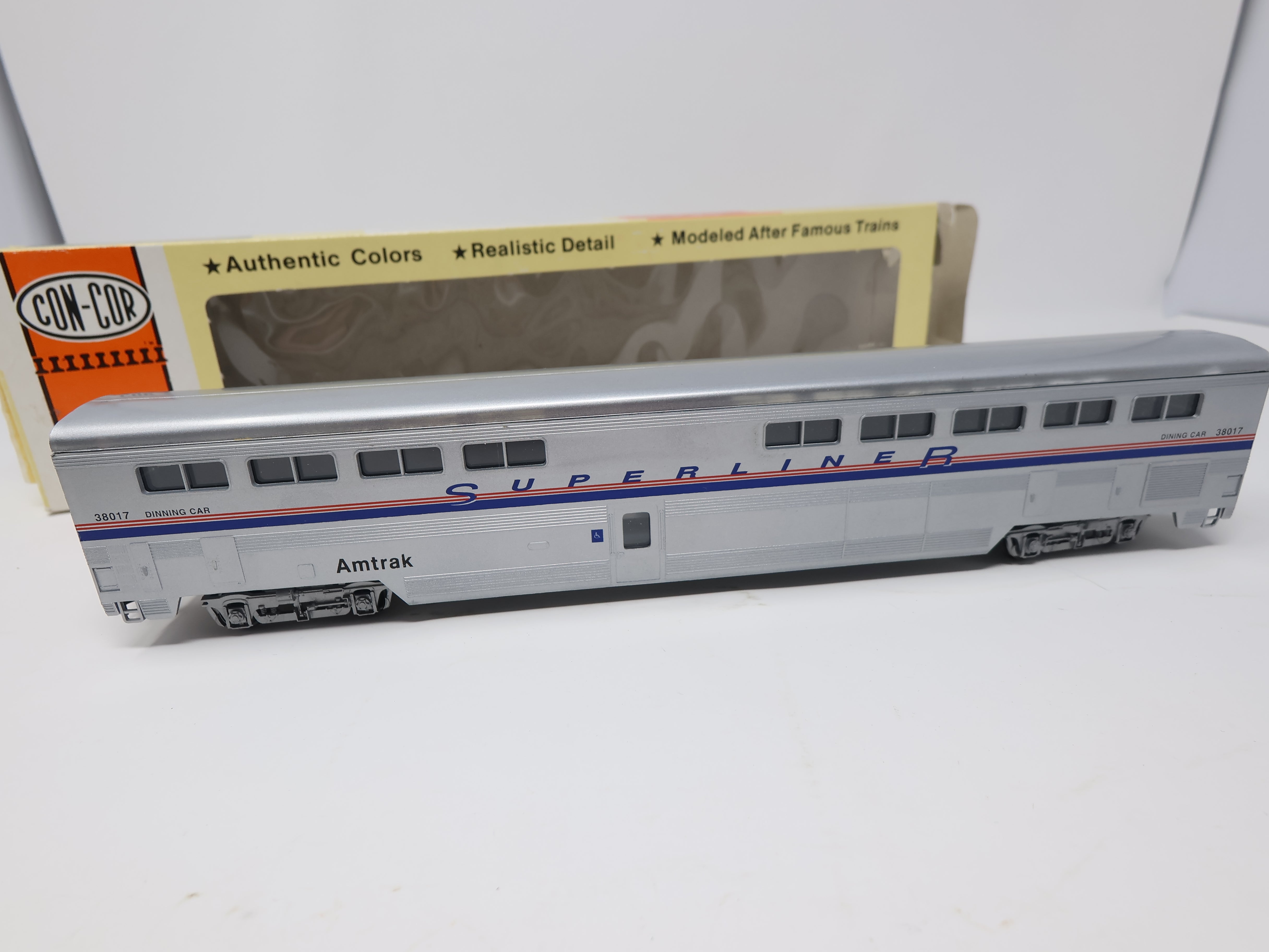 USED Con-Cor HO Scale, Superliner Dining Car Phase 4 Scheme, Amtrak #38017