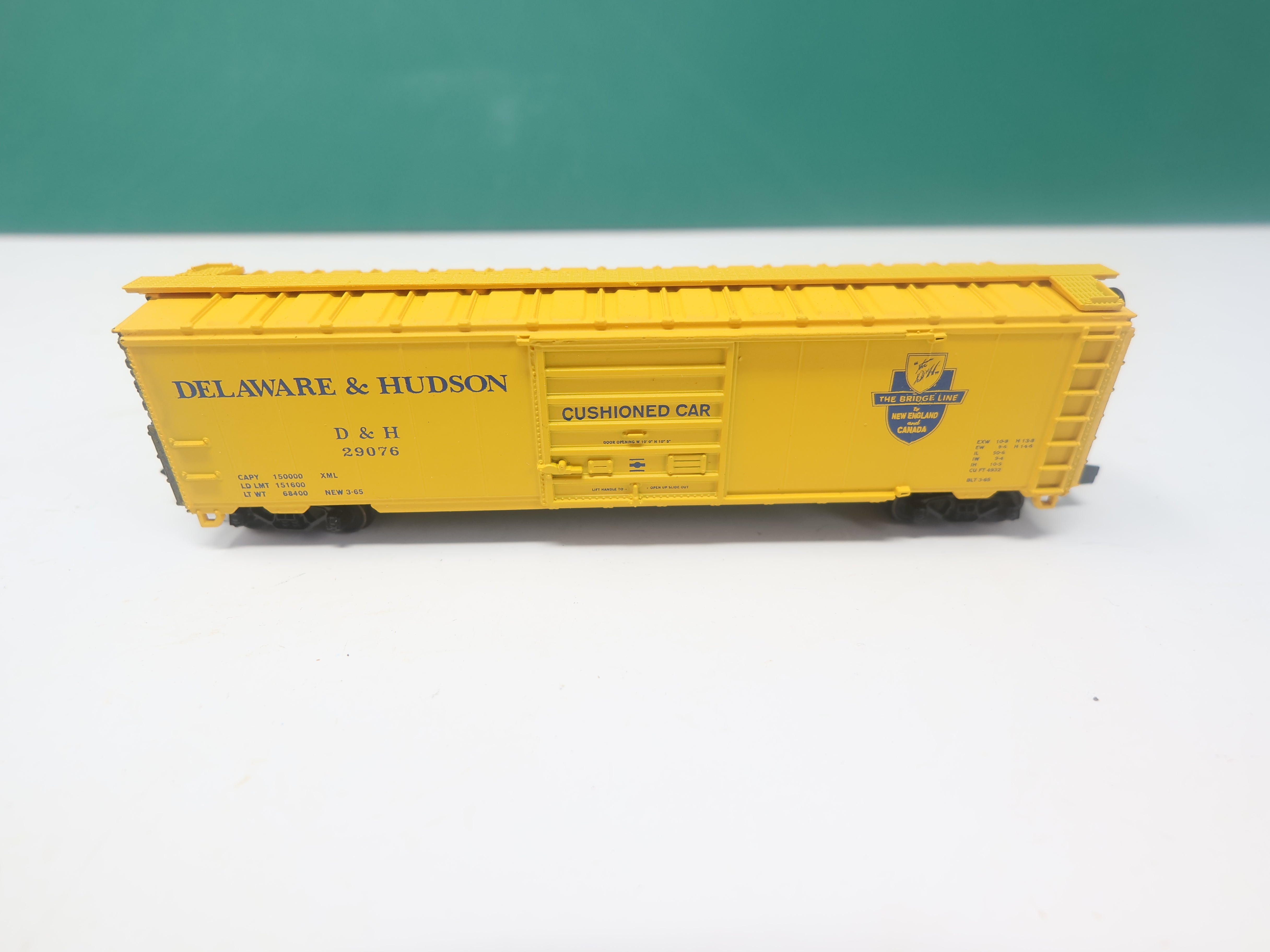 USED Con-Cor 0001-041204-5 N Scale, 50' Box Car, Delaware and Hudson DH #29076
