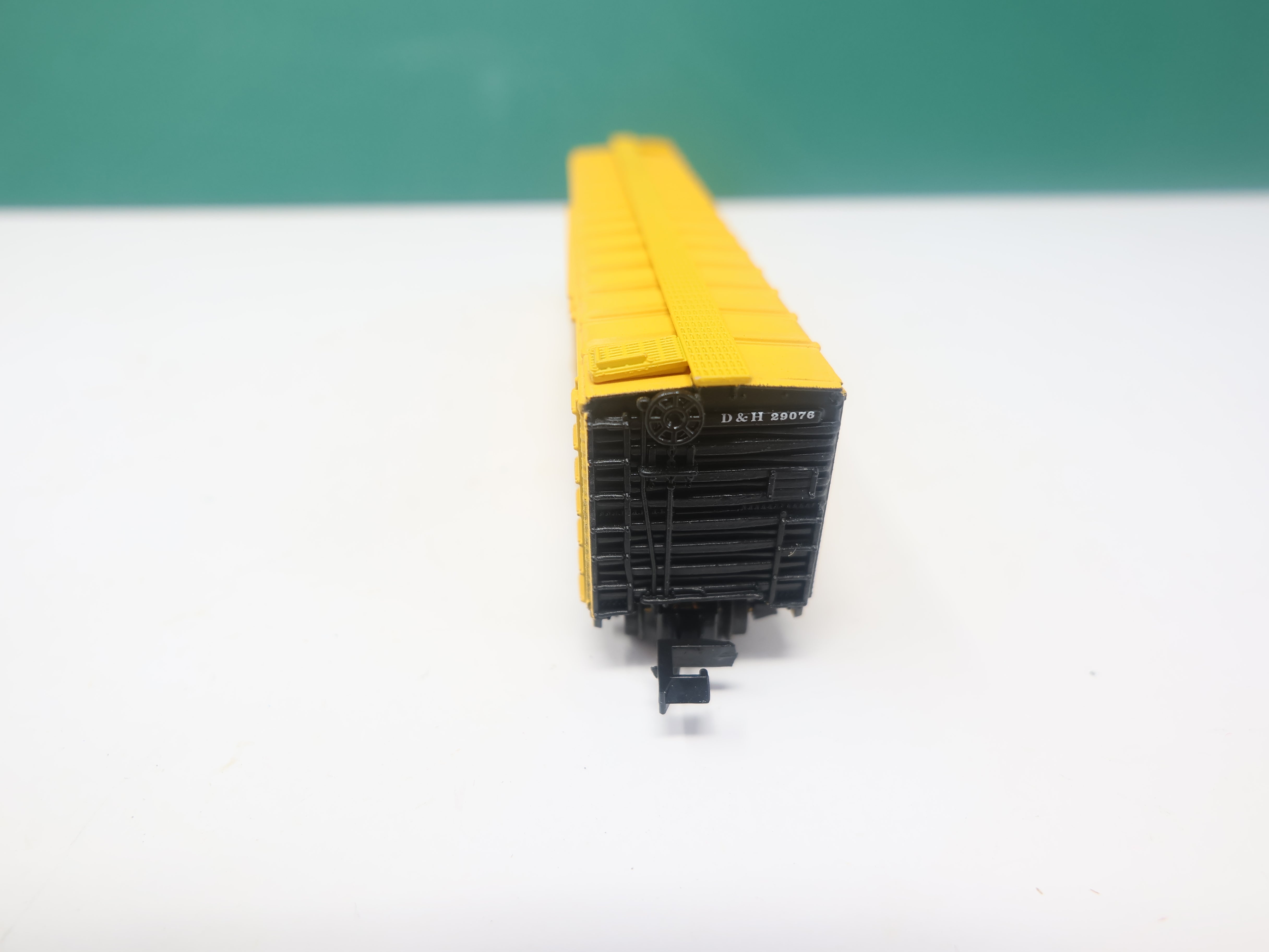 USED Con-Cor 0001-041204-5 N Scale, 50' Box Car, Delaware and Hudson DH #29076