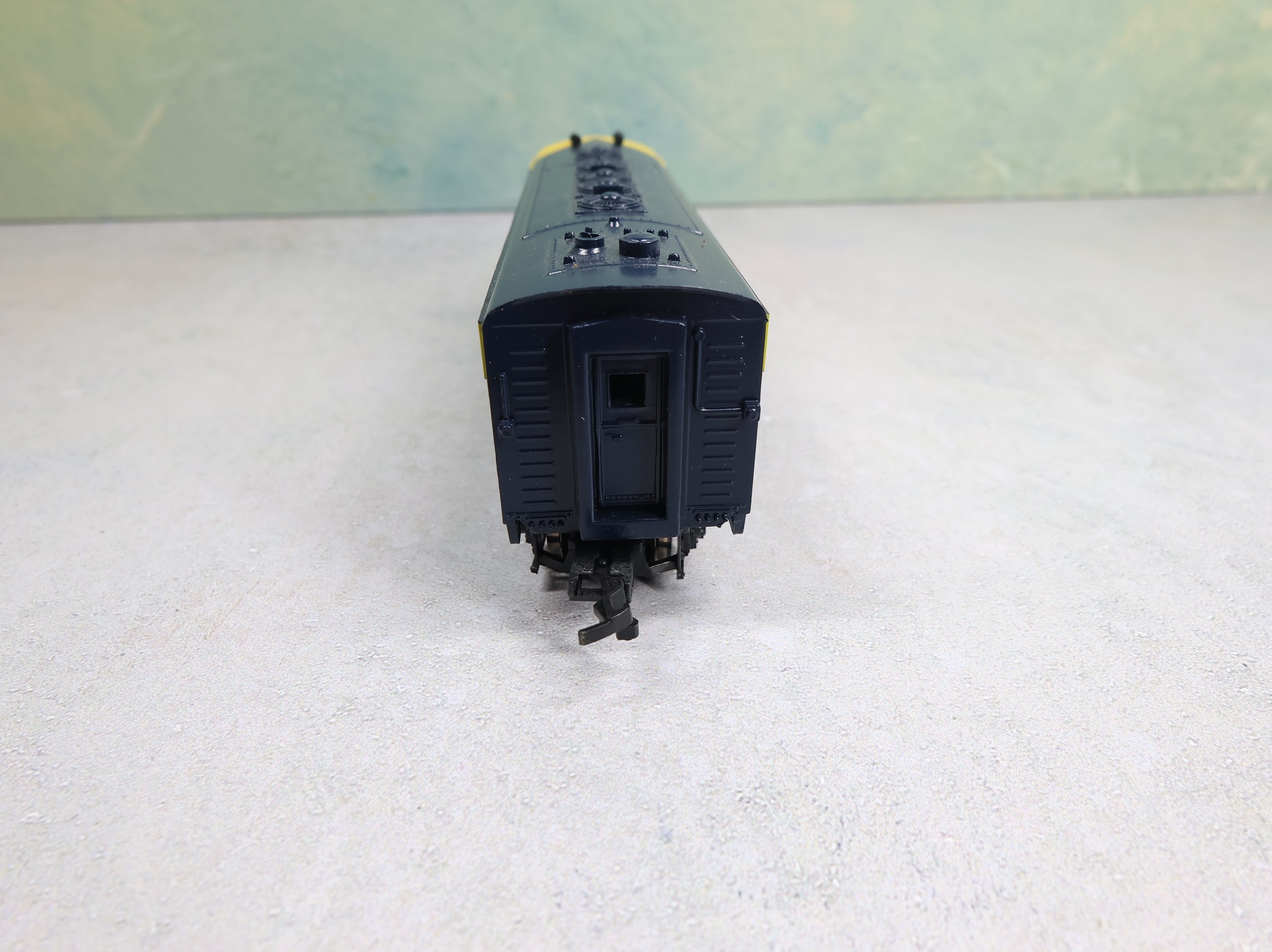 USED Life-Like HO Scale Diesel Locomotive A Unit Santa Fe Runs Great DC