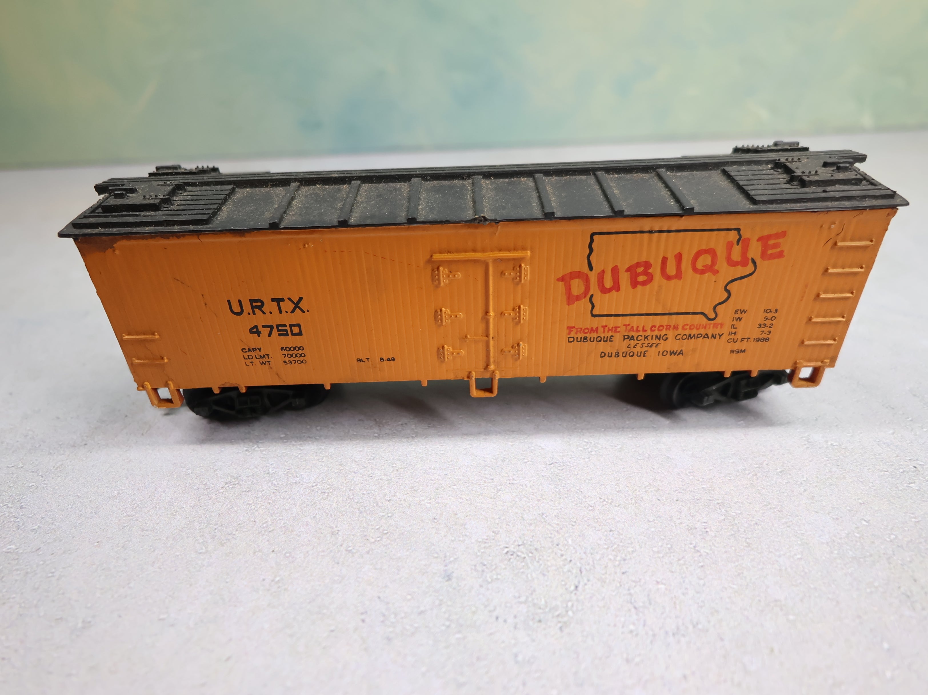 USED Life-Like HO Scale 38' Wooden Reefer Box Car Dubuque URTX #4750