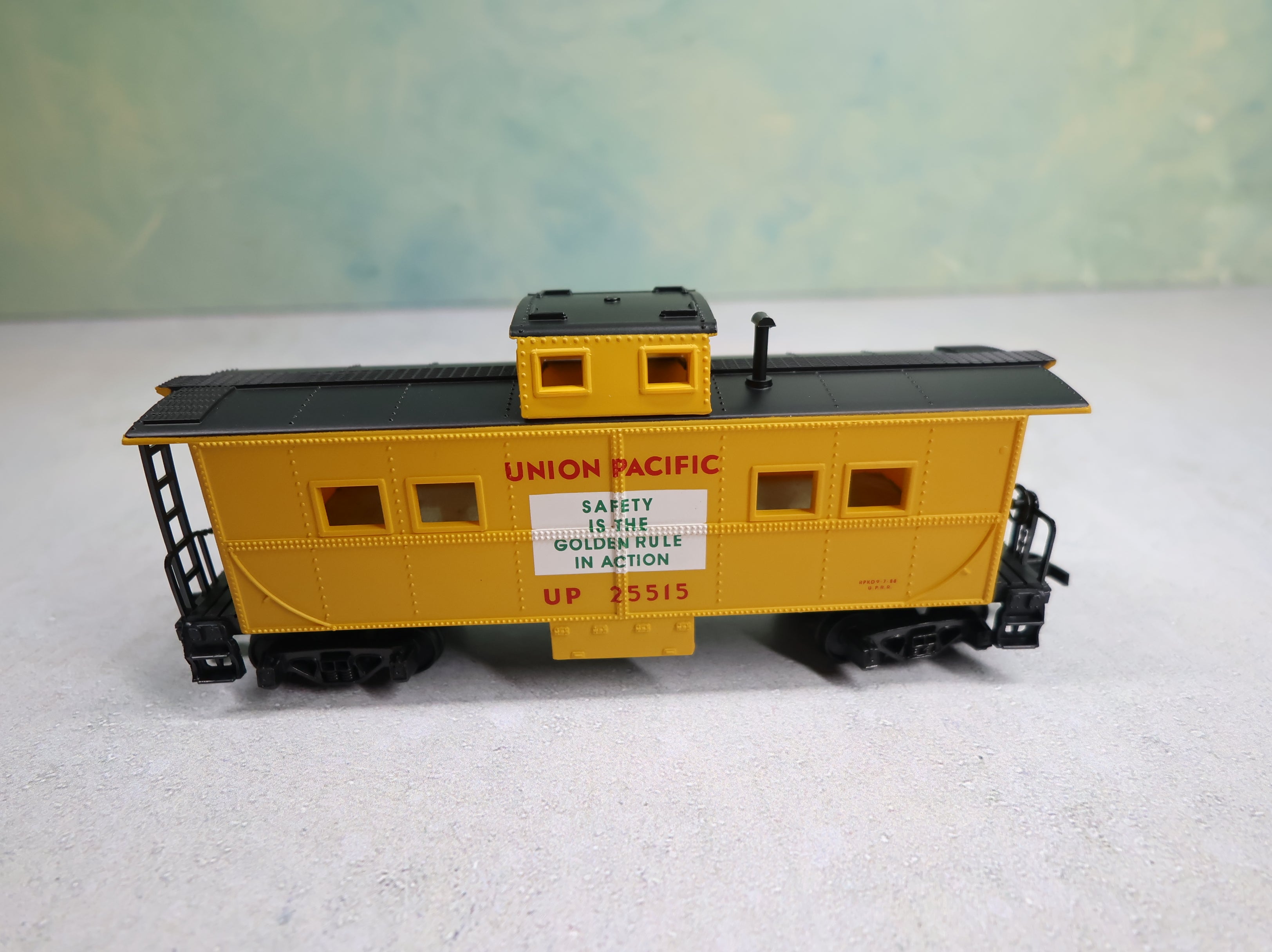 USED Mantua HO Scale Heavy 36' Caboose Union Pacific UP #25515