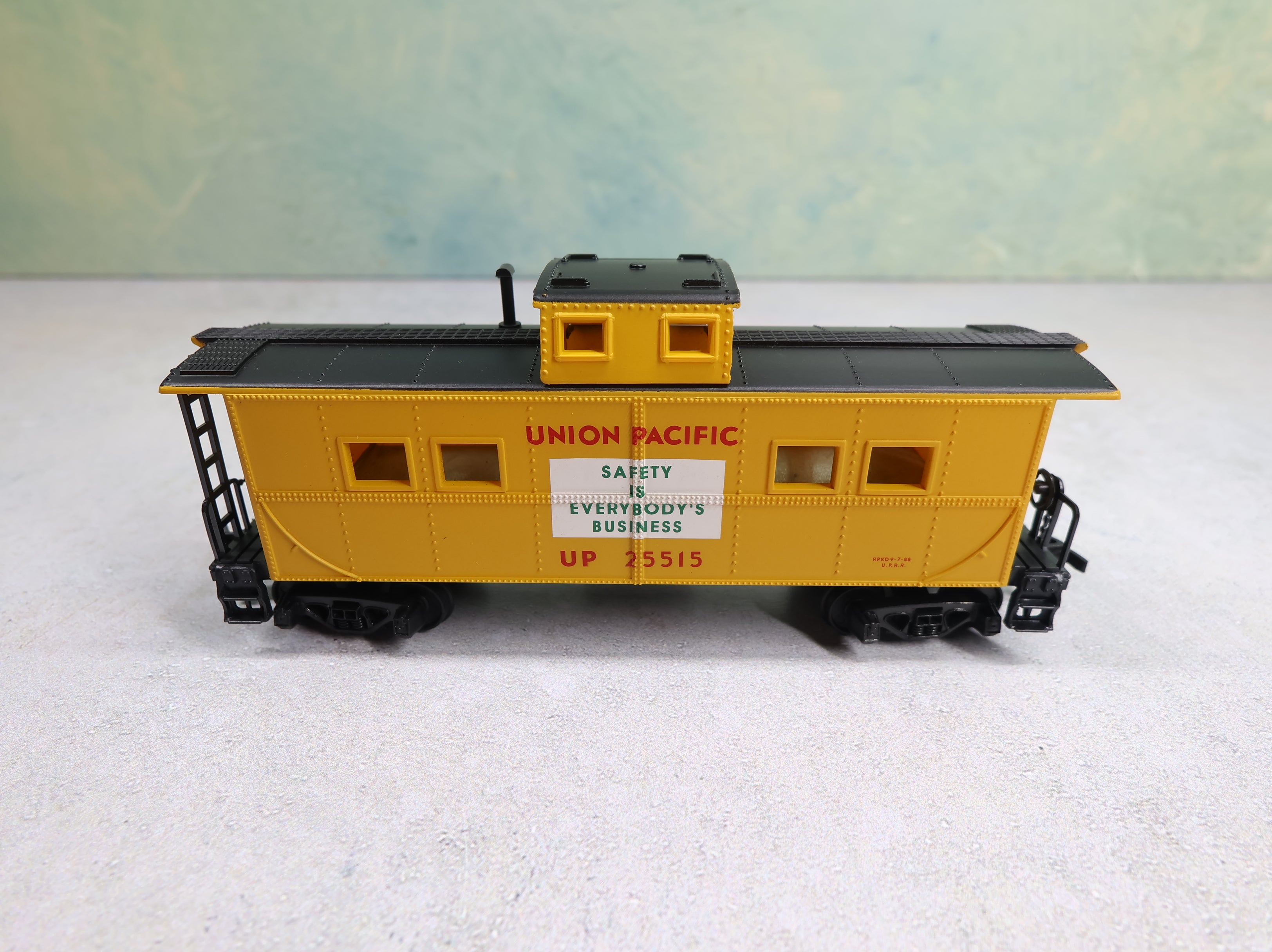 USED Mantua HO Scale Heavy 36' Caboose Union Pacific UP #25515