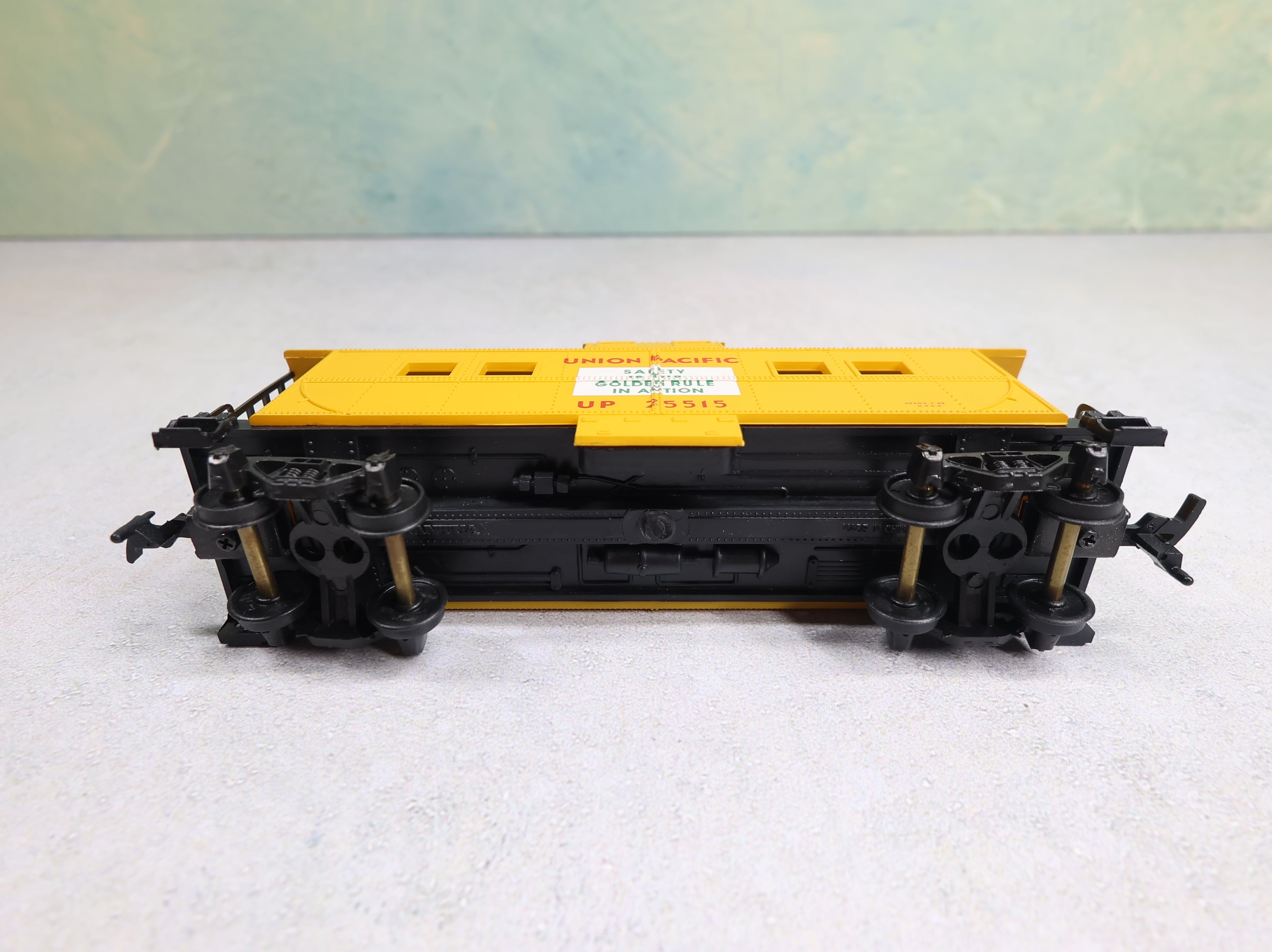 USED Mantua HO Scale Heavy 36' Caboose Union Pacific UP #25515
