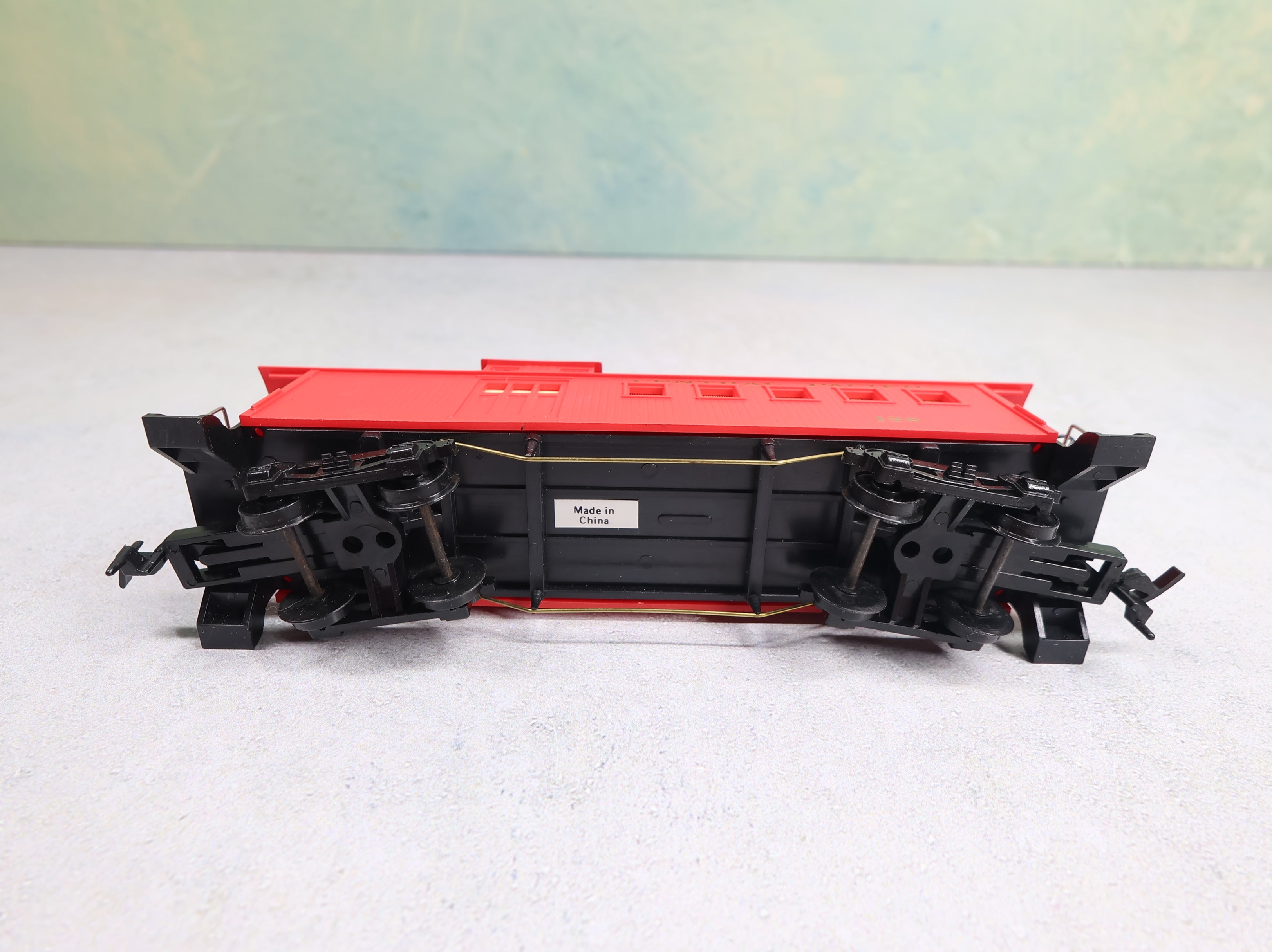 USED Mantua HO Scale Old Time Caboose Central Pacific #128