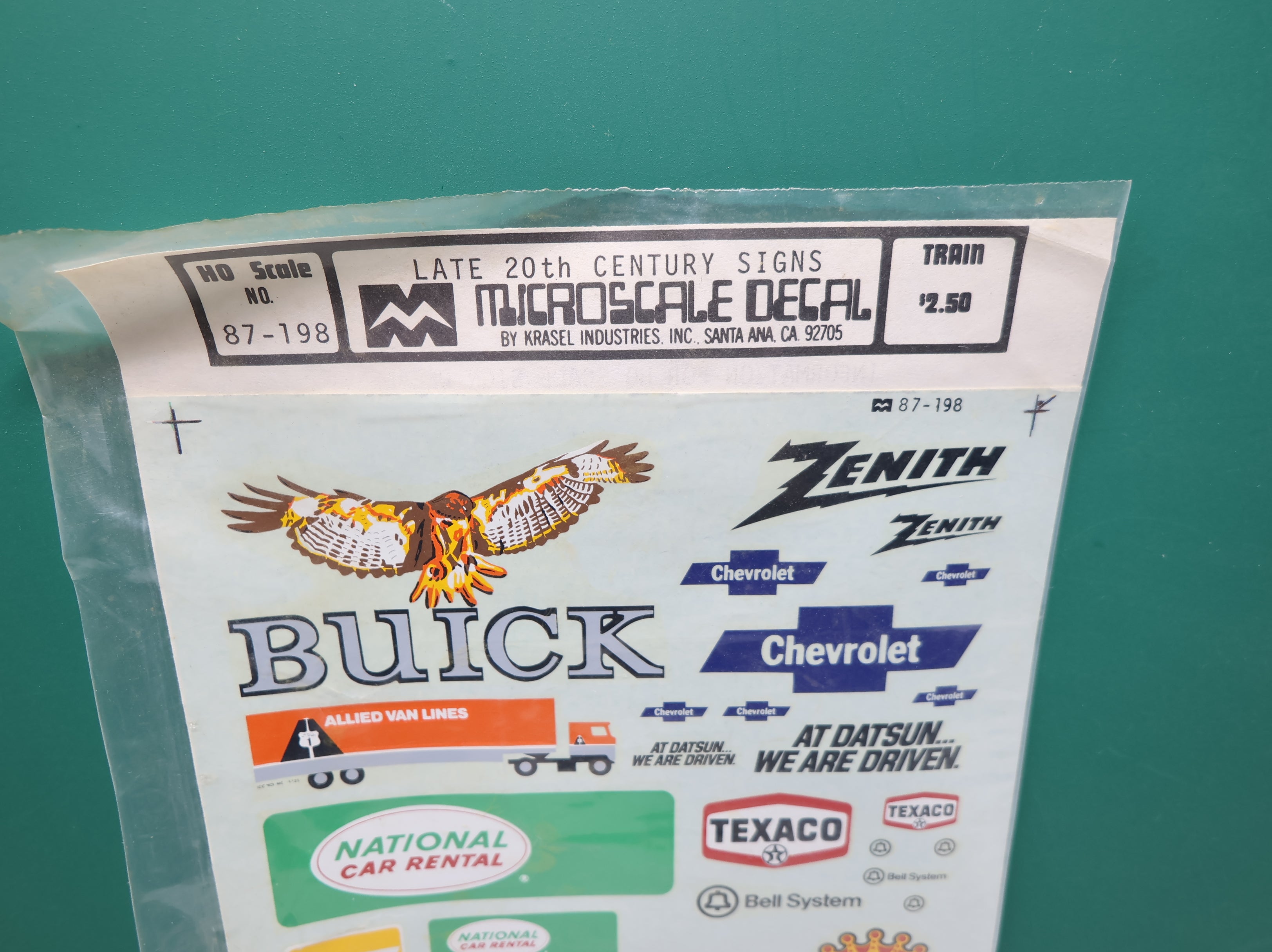 MICROSCALE 87-198 HO Scale Late 20th Century Signs (Buick, Honeywell) Decals