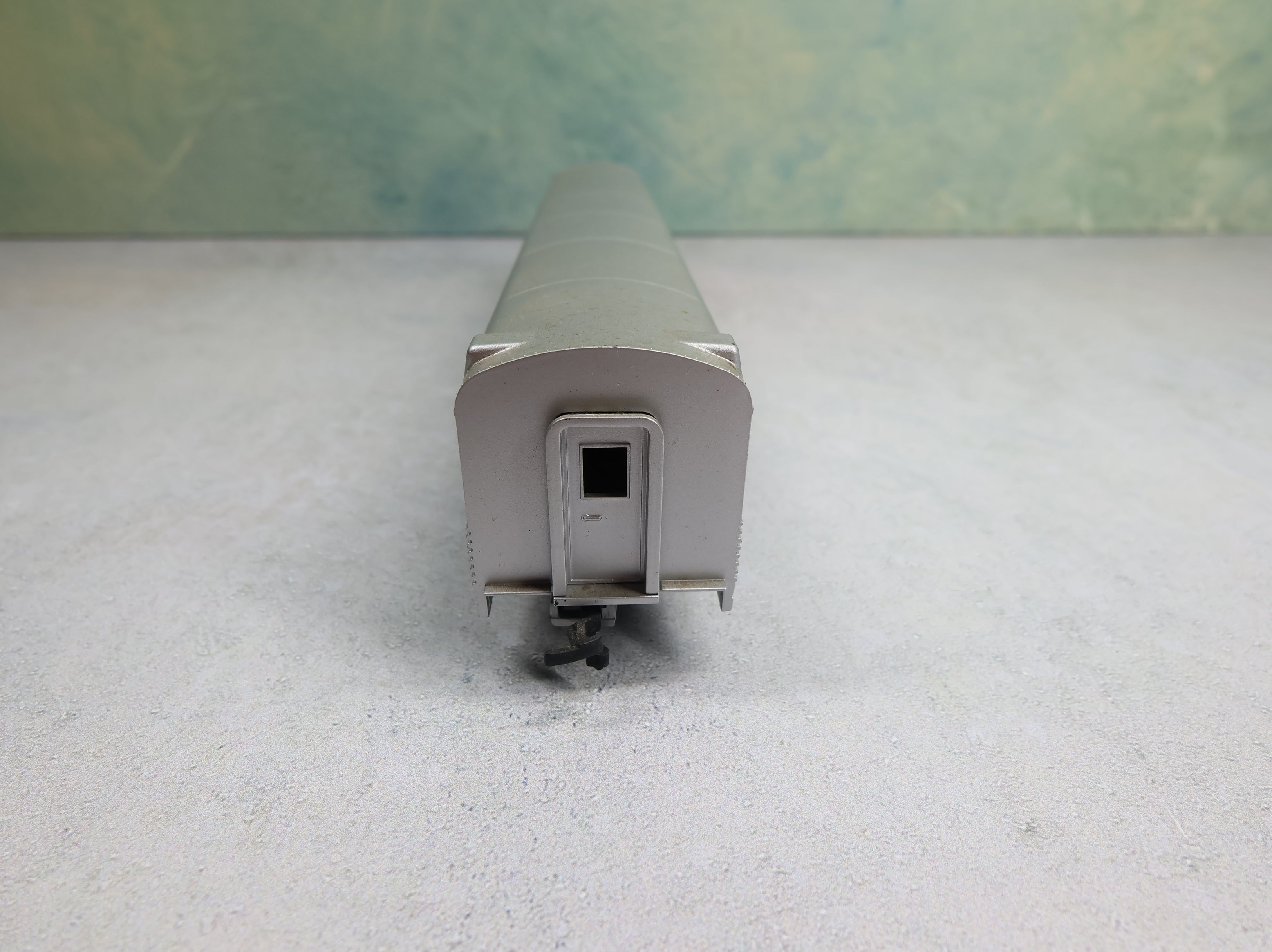 USED Life-Like HO Scale Aluminum Coach Passenger Car Santa Fe Regal Arms