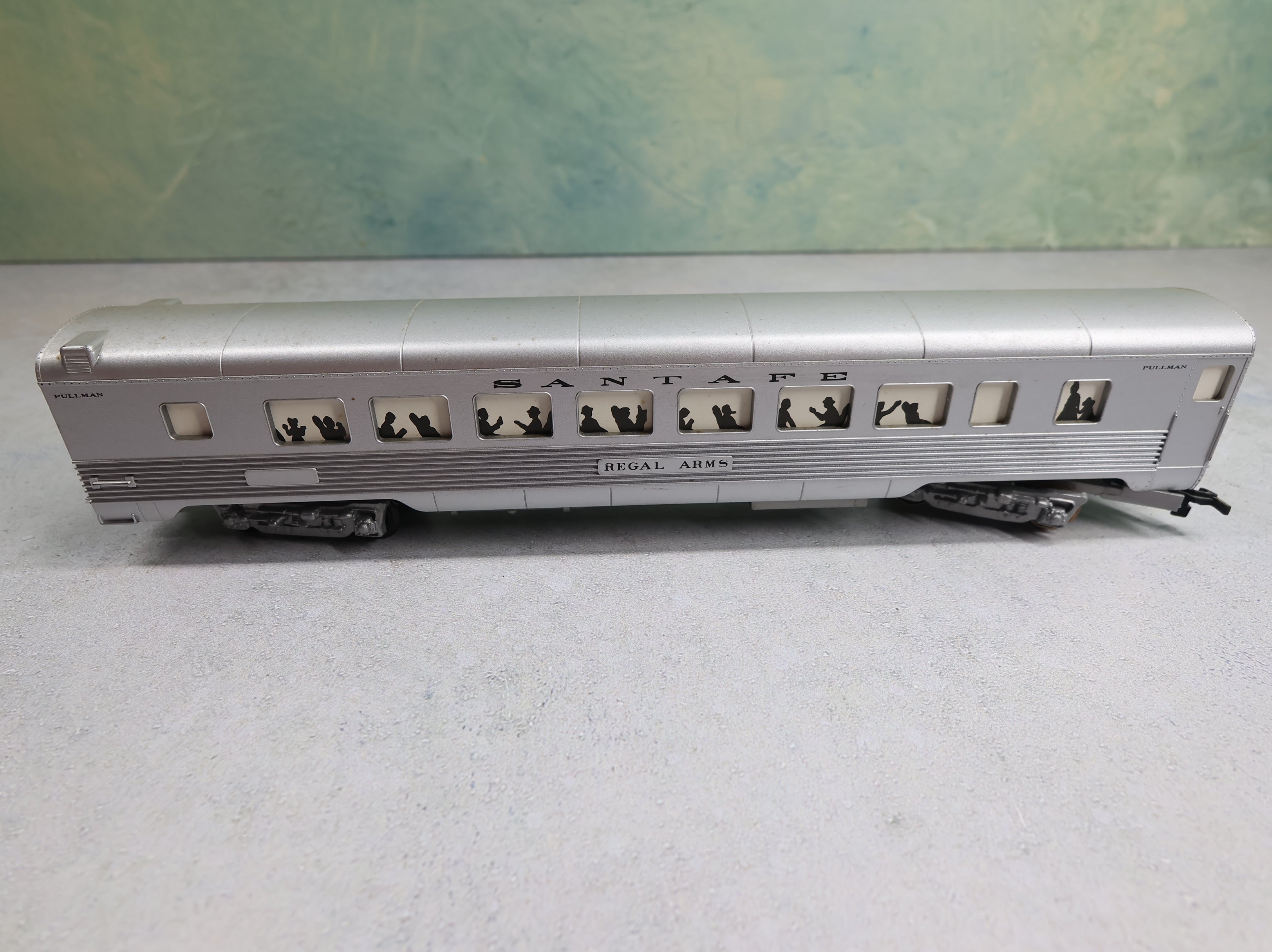 USED Life-Like HO Scale Aluminum Coach Passenger Car Santa Fe Regal Arms