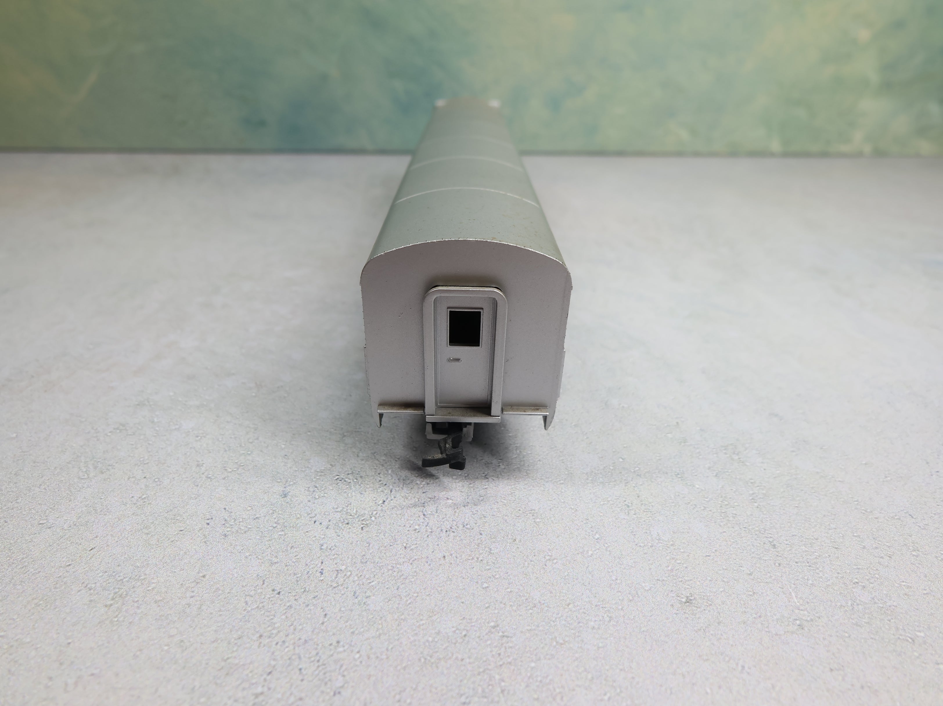 USED Life-Like HO Scale Aluminum Coach Passenger Car Santa Fe Regal Arms
