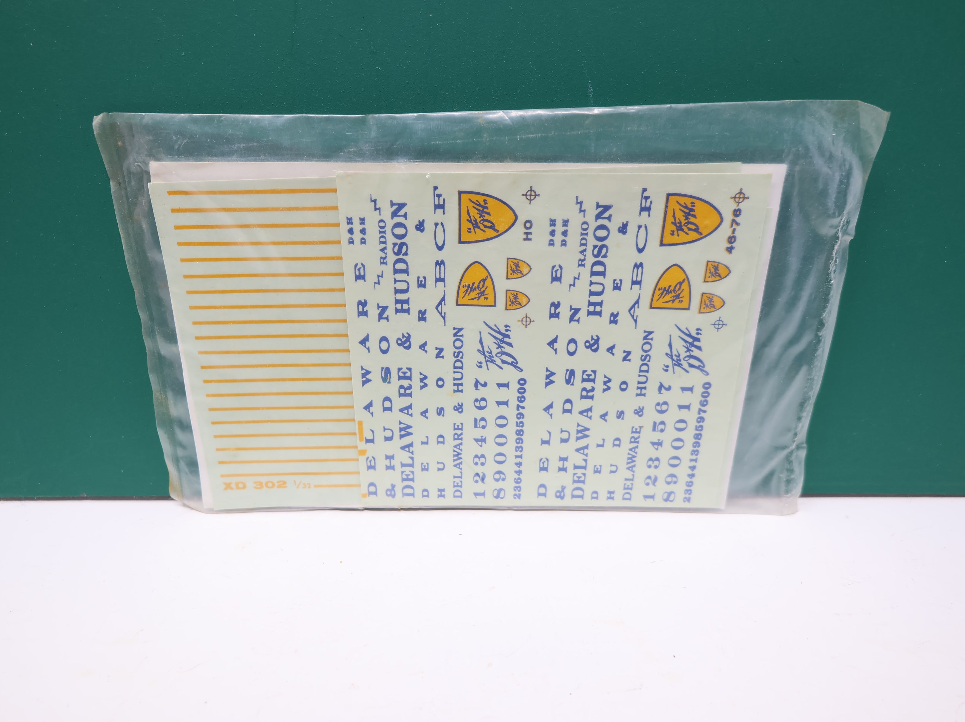 Walthers 46-76 HO Scale D&H GP Diesel Locomotive Decal