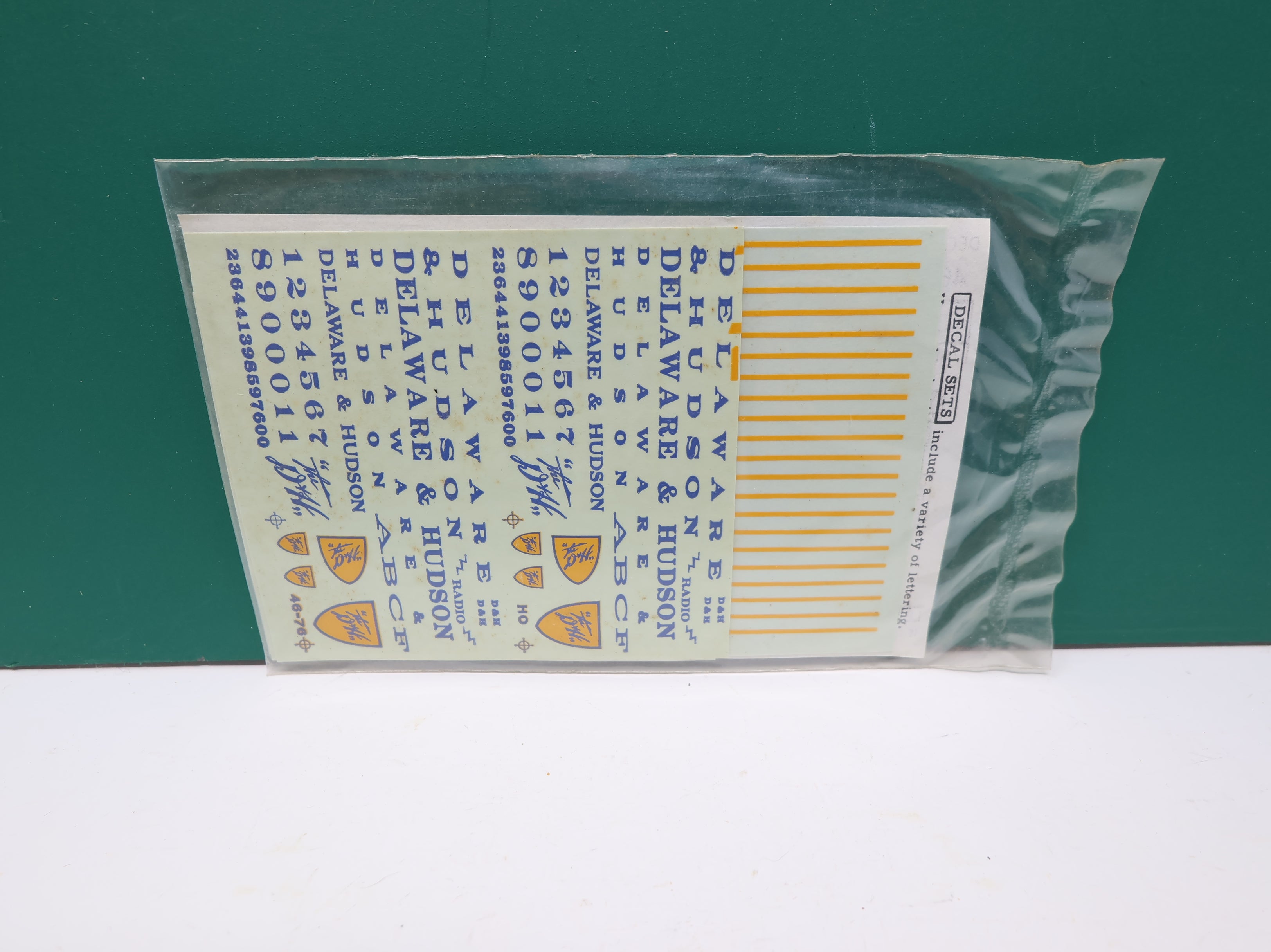 Walthers 46760 HO Scale D&H Diesel Locomotive Decals