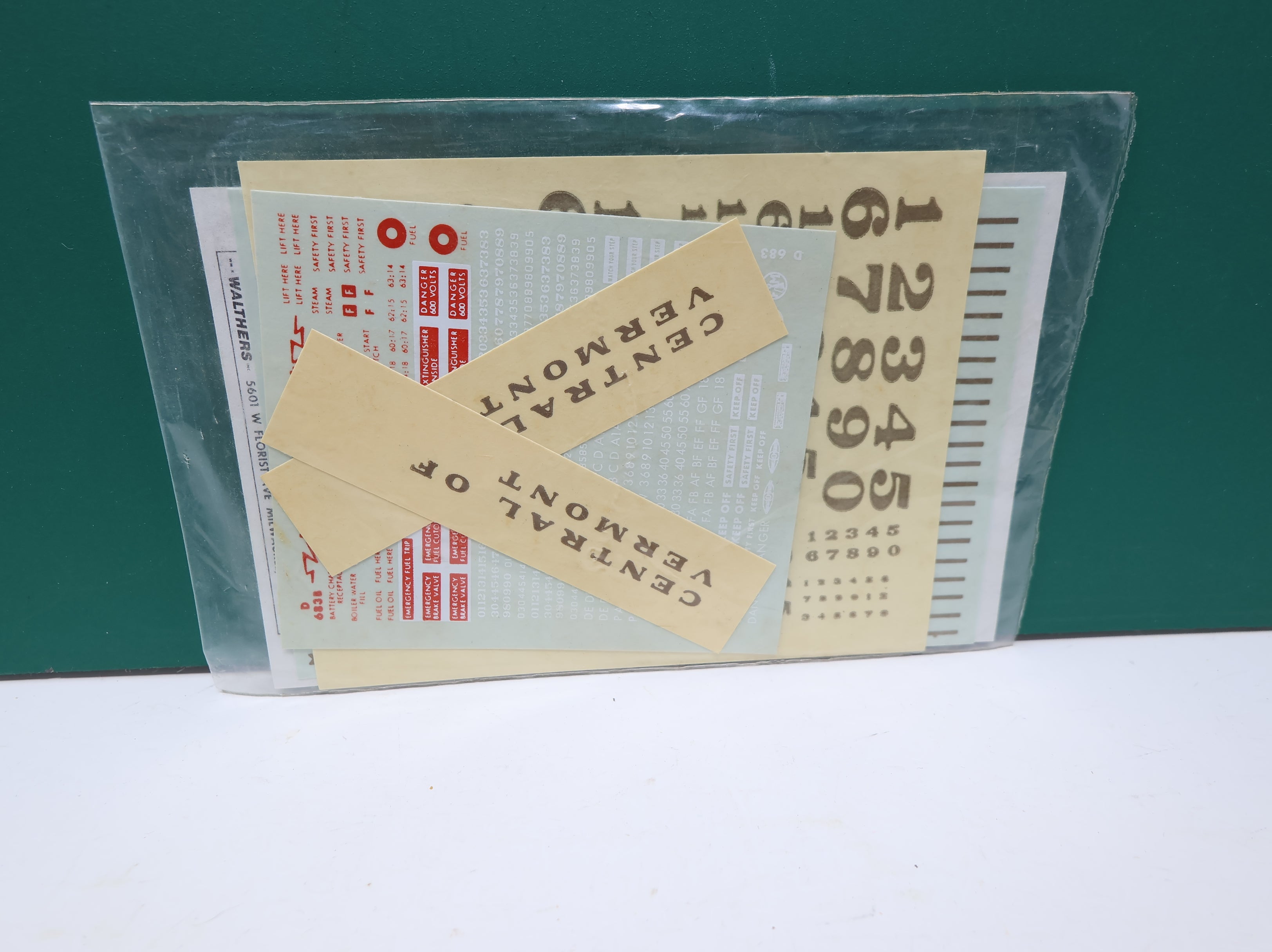 Walthers 34750 HO Scale Central Vermont Diesel Locomotive Gold Decals