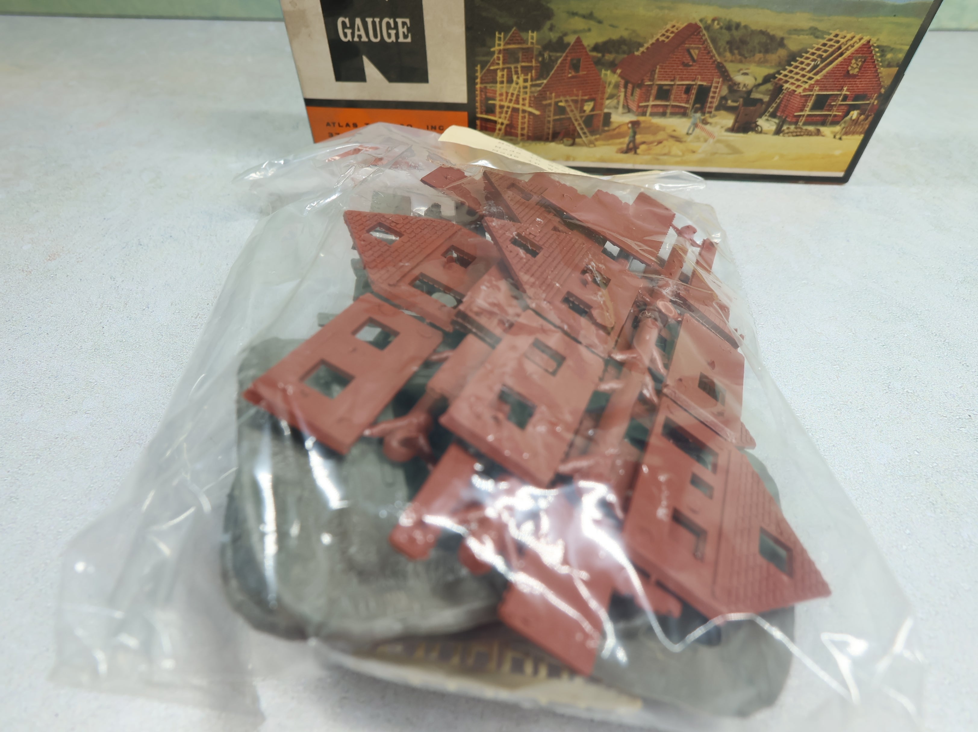 USED Atlas #2827-50 N Scale 3 Houses Under Construction KIT