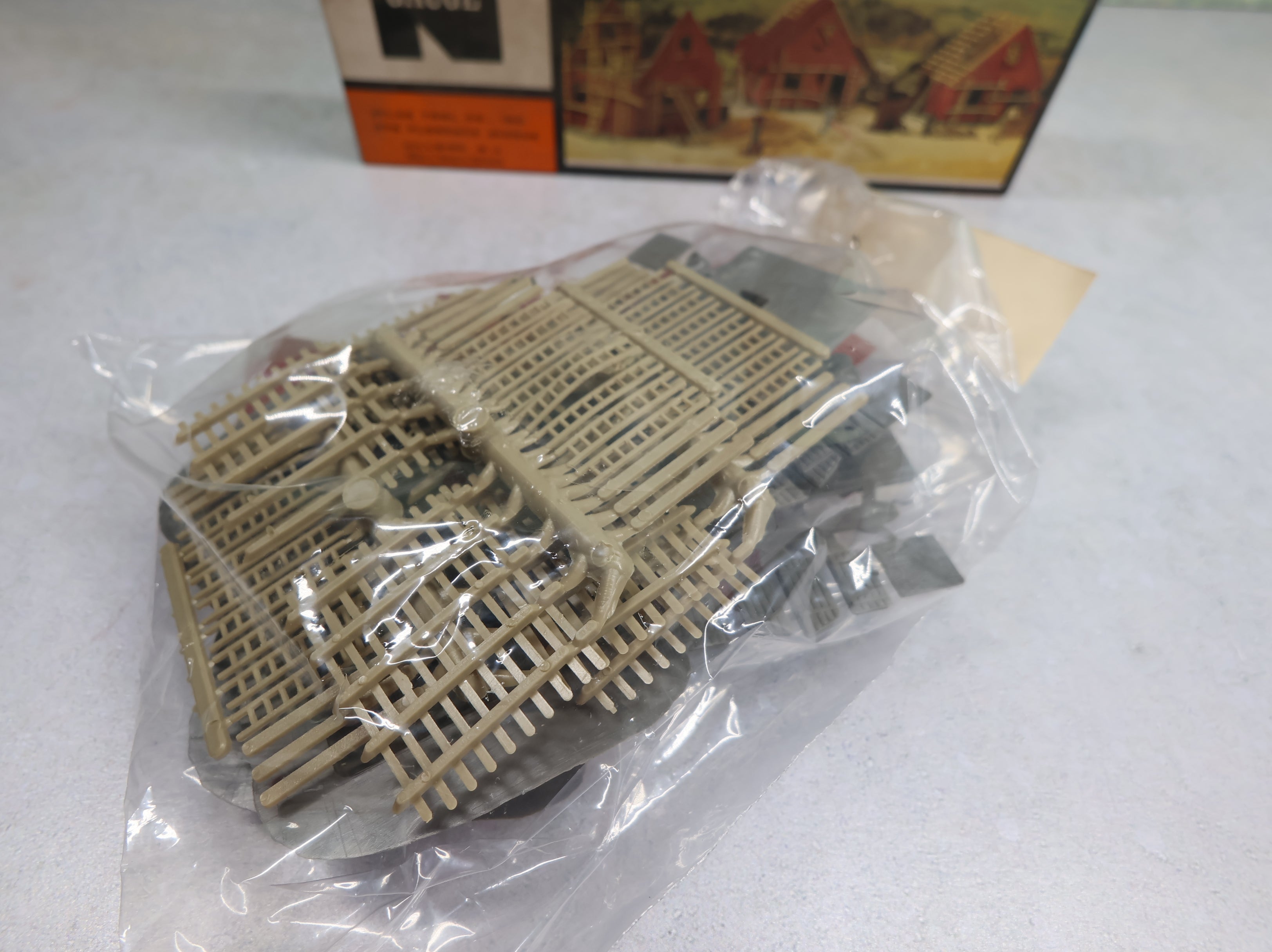 USED Atlas #2827-50 N Scale 3 Houses Under Construction KIT