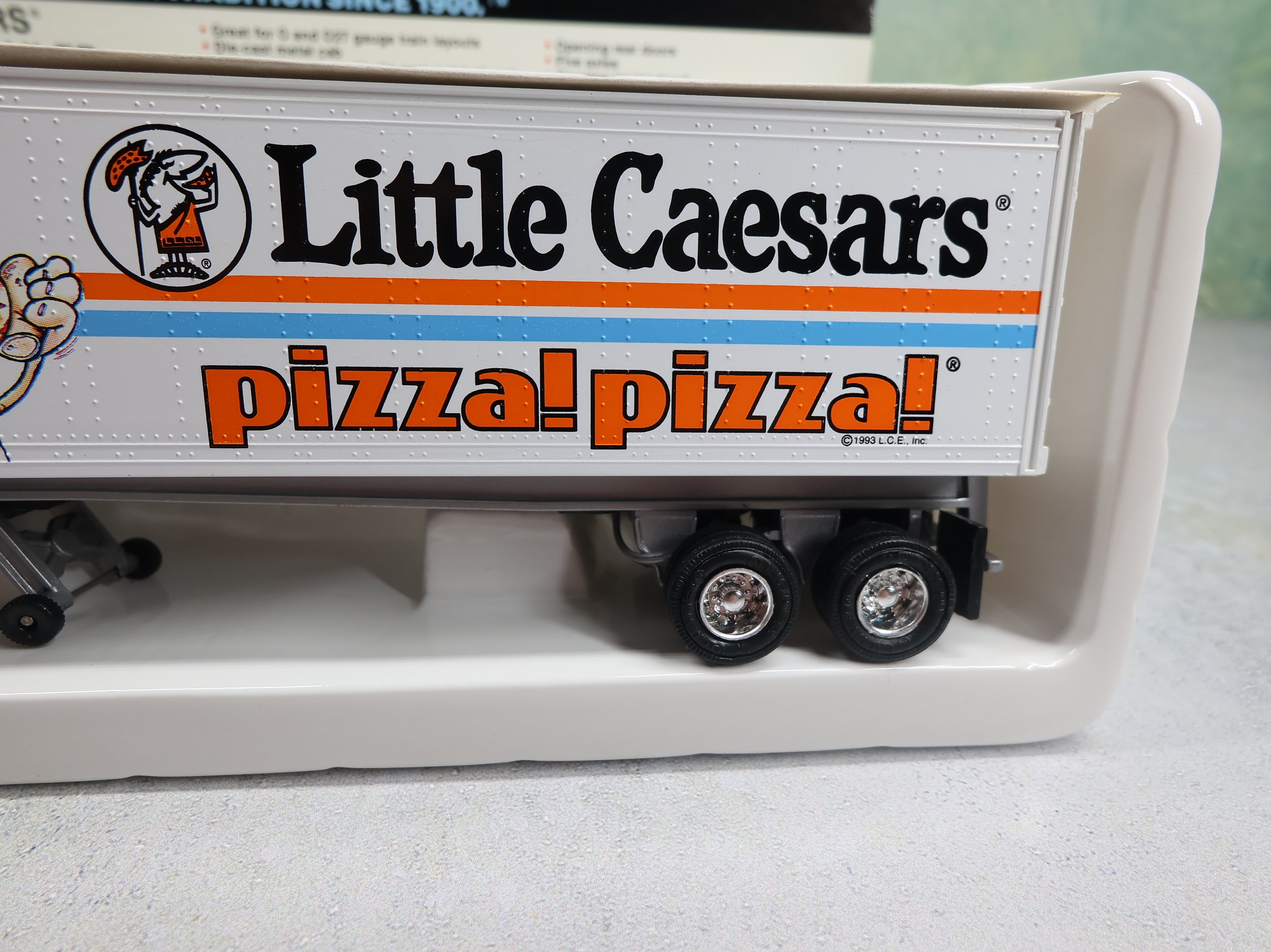 USED Lionel #6-12864 O Tractor and Trailer Little Caesars