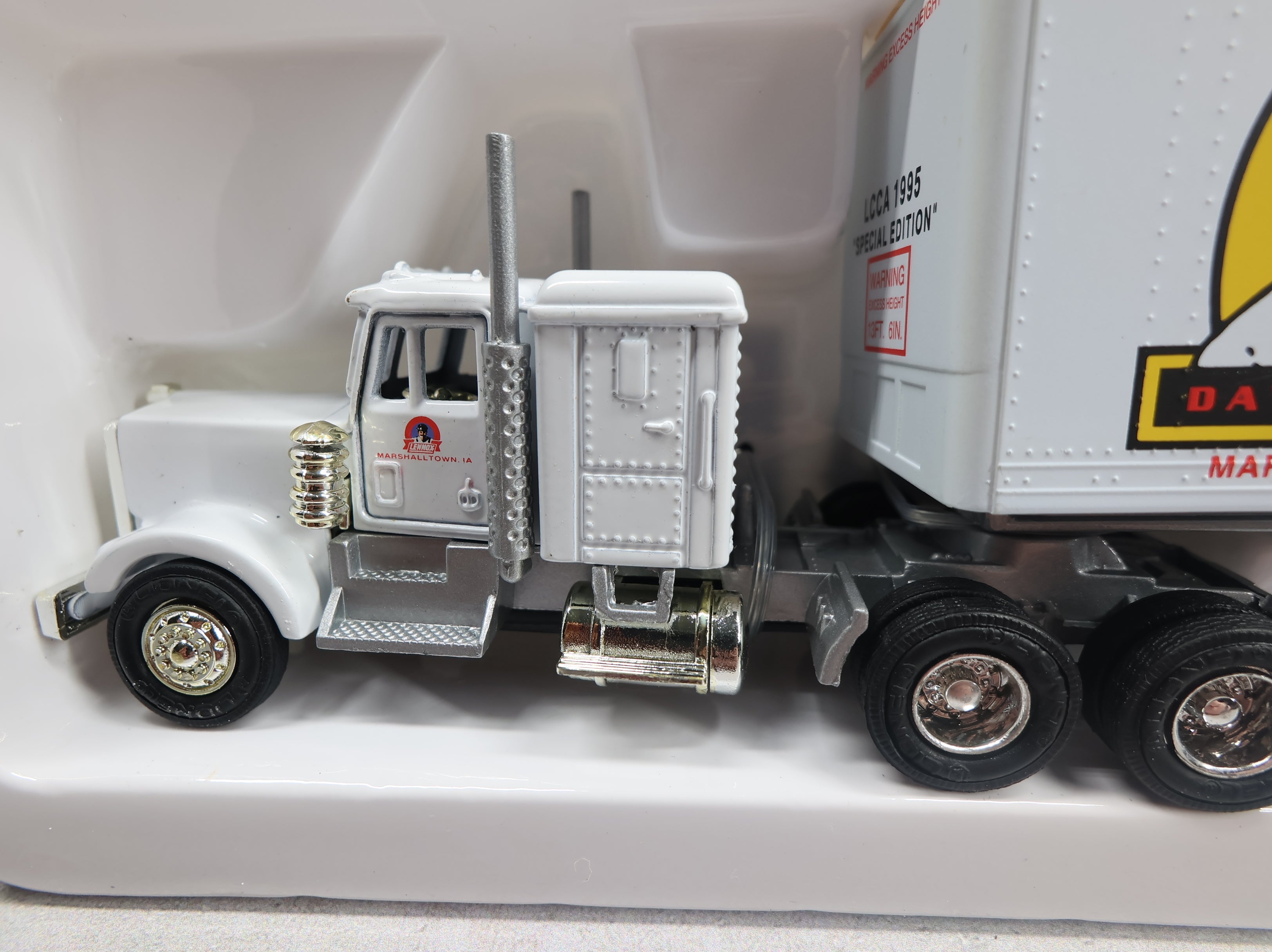 USED Lionel #6-52091 O Tractor and Trailer LCCA Lennox
