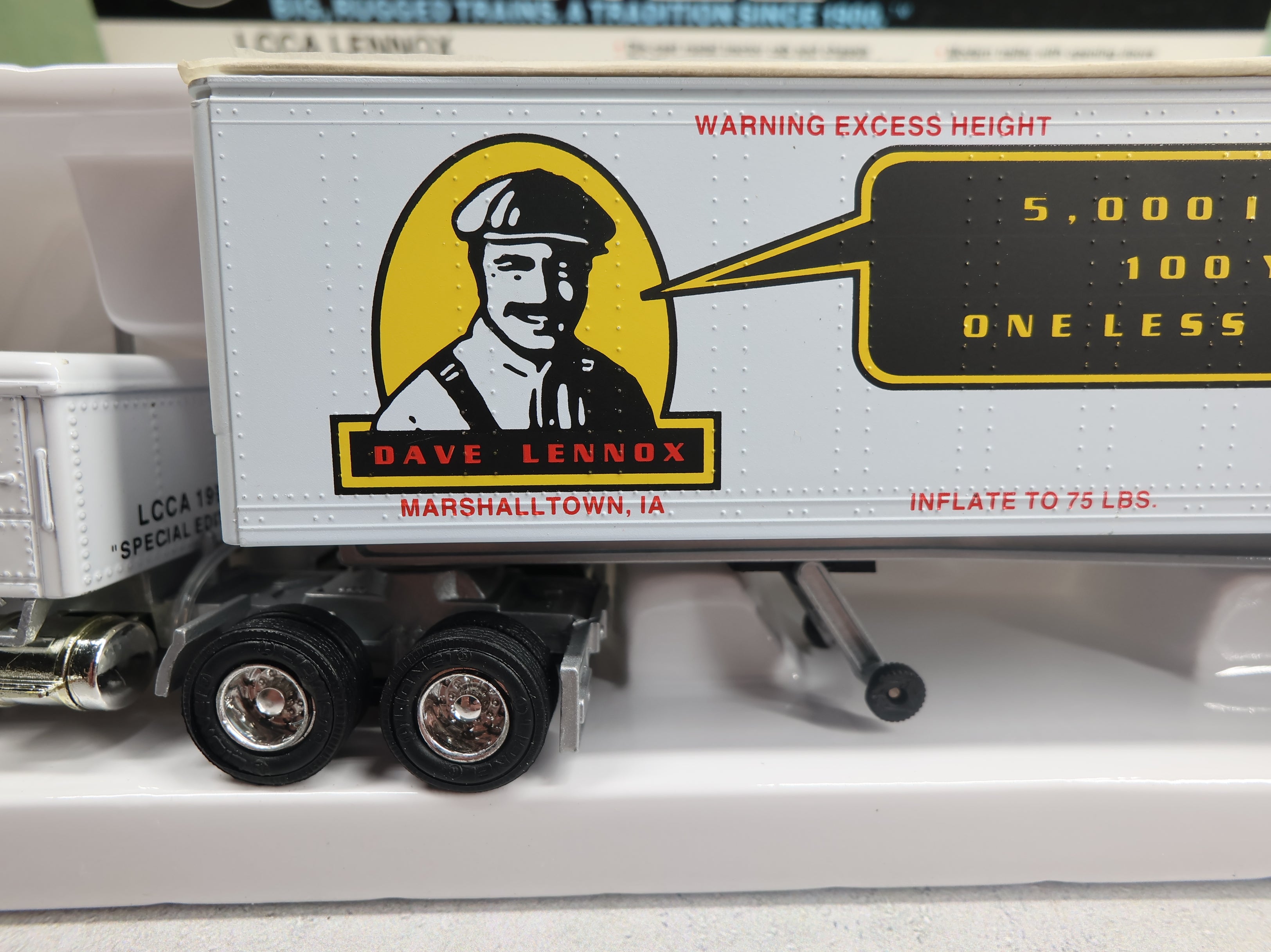 USED Lionel #6-52091 O Tractor and Trailer LCCA Lennox