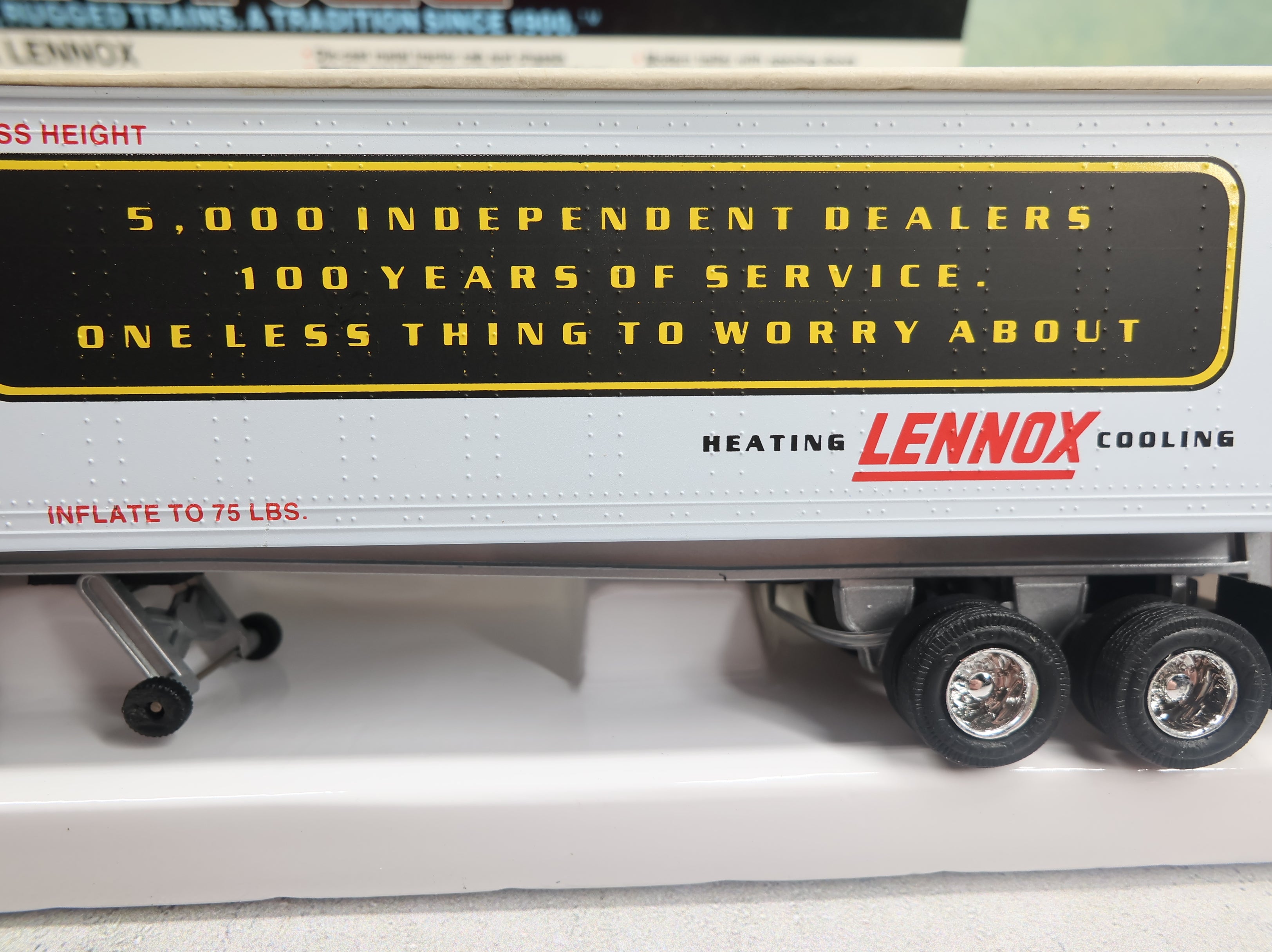 USED Lionel #6-52091 O Tractor and Trailer LCCA Lennox