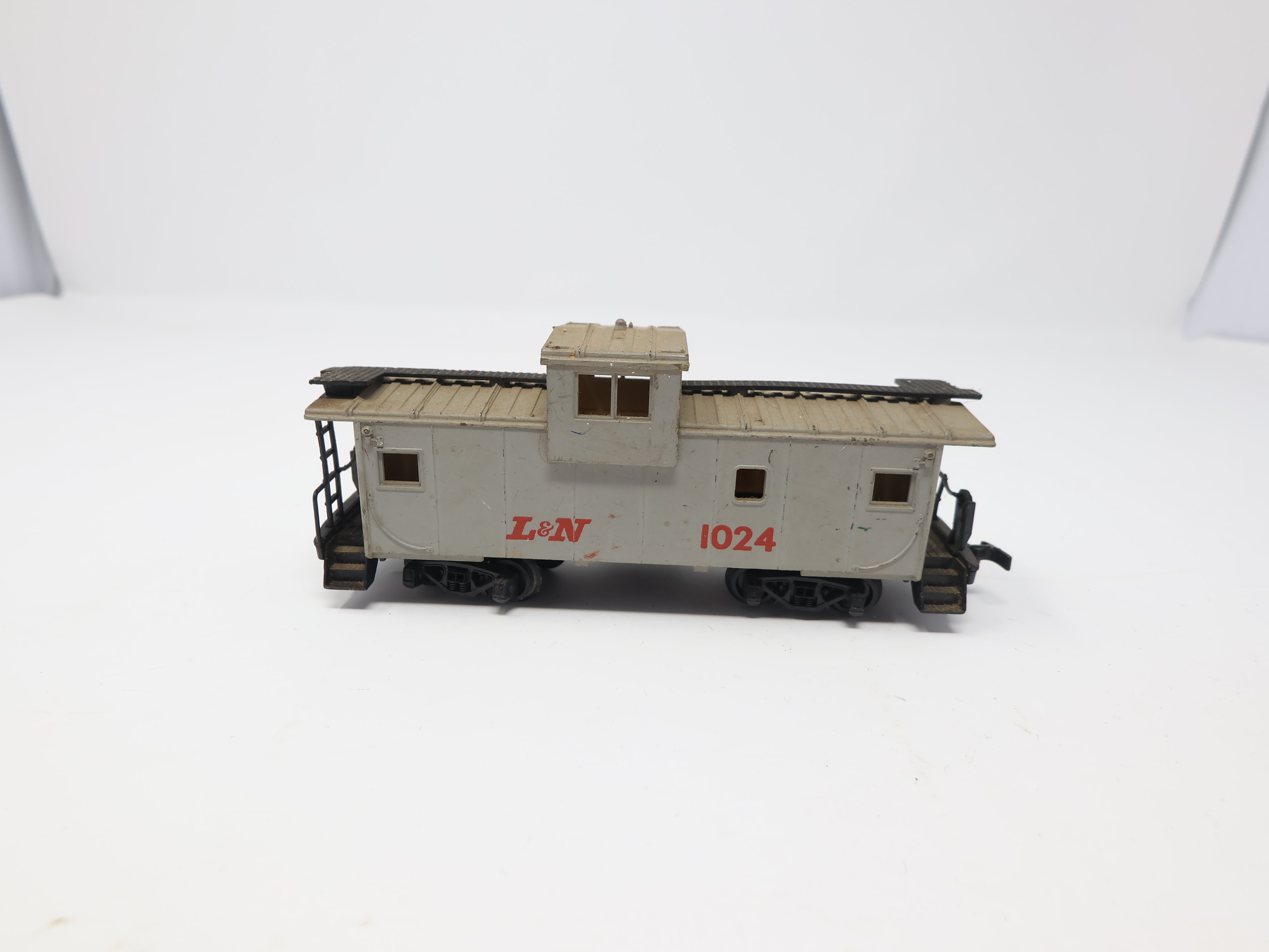USED ROCO HO Scale, Caboose, Louisville & Nashville L&N #1024