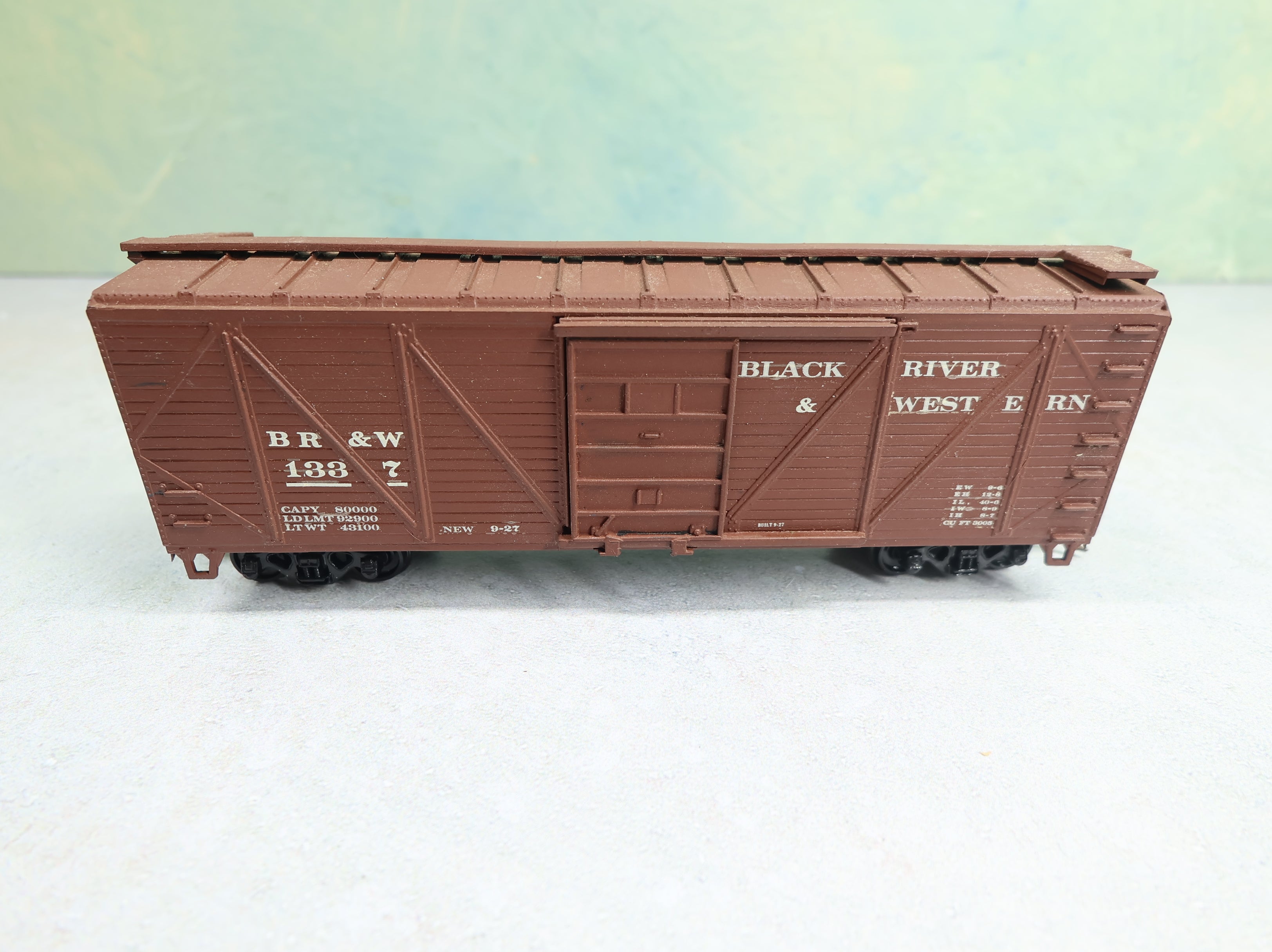 USED Roundhouse HO Scale 40' Wood OB Box Car Black River and Western BR&W #1337 Decal