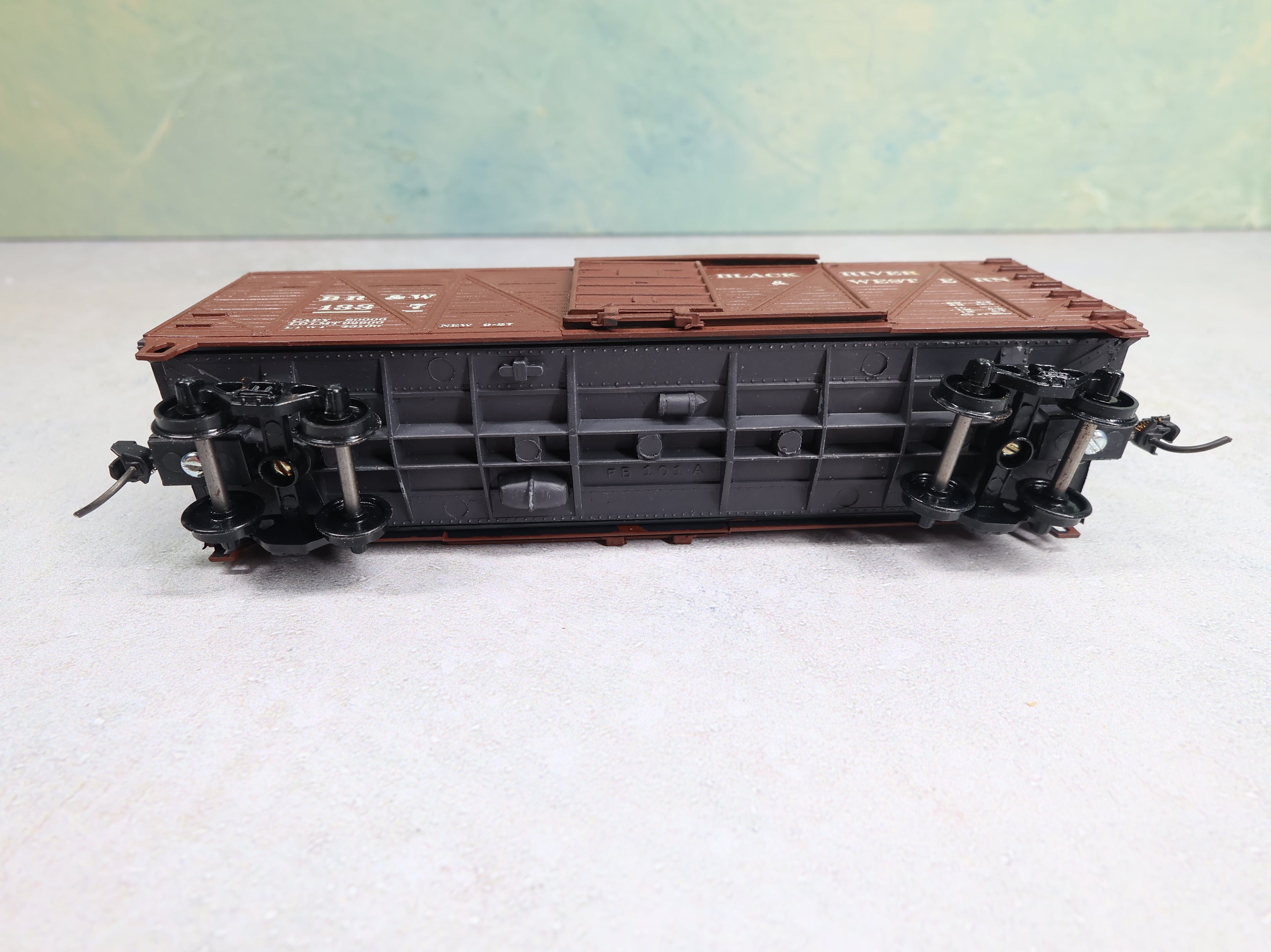 USED Roundhouse HO Scale 40' Wood OB Box Car Black River and Western BR&W #1337 Decal
