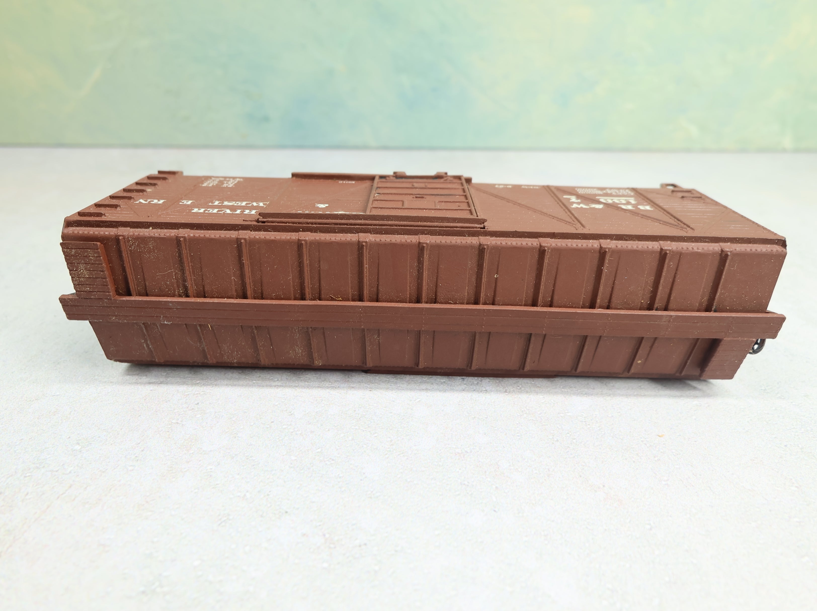 USED Roundhouse HO Scale 40' Wood OB Box Car Black River and Western BR&W #1337 Decal