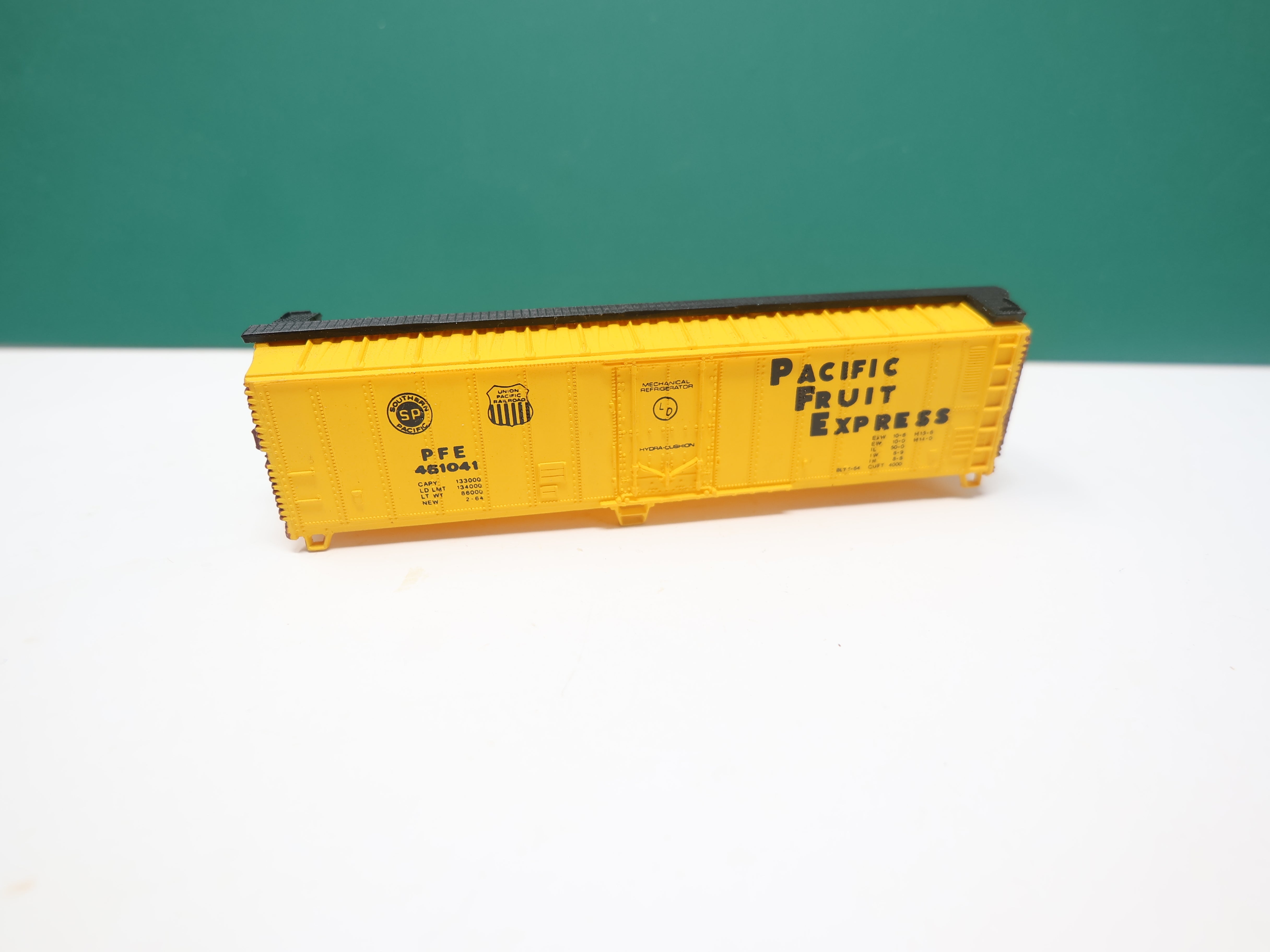 USED Bachmann N Scale, 50' Box Car, Pacific Fruit Express PFE #451041, Shell Only